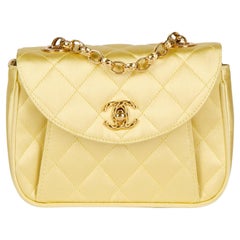 CHANEL Mini Bolso Solapa Vintage Satén Acolchado Amarillo