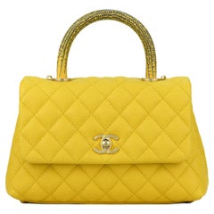 Chanel - Petit sac à rabat jaune caviar canari matelassé COCO avec poignée supérieure en lézard