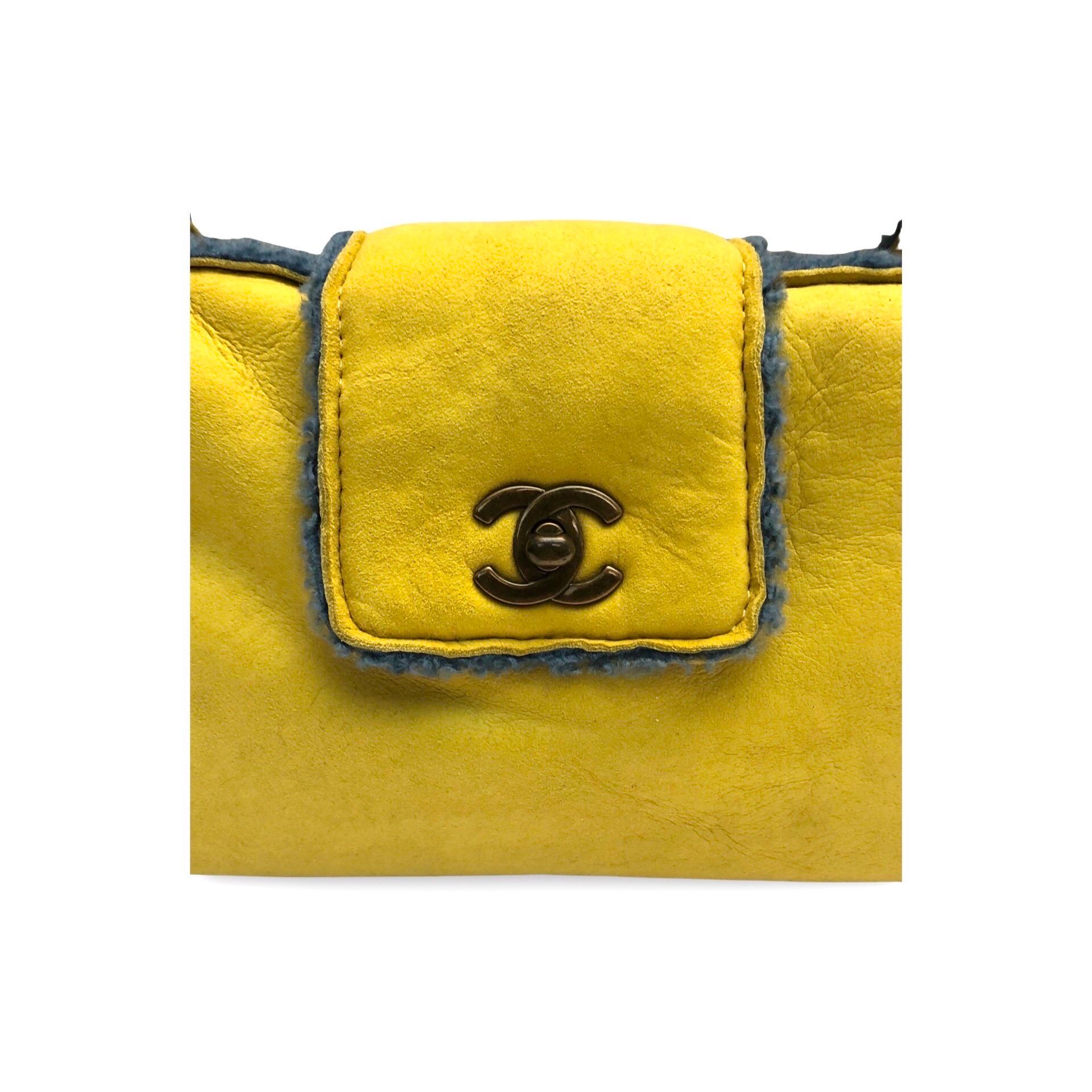 Chanel Yellow Suede Shearling Trim CC Turnlock Shoulder Handbag In Excellent Condition For Sale In Sheung Wan, HK