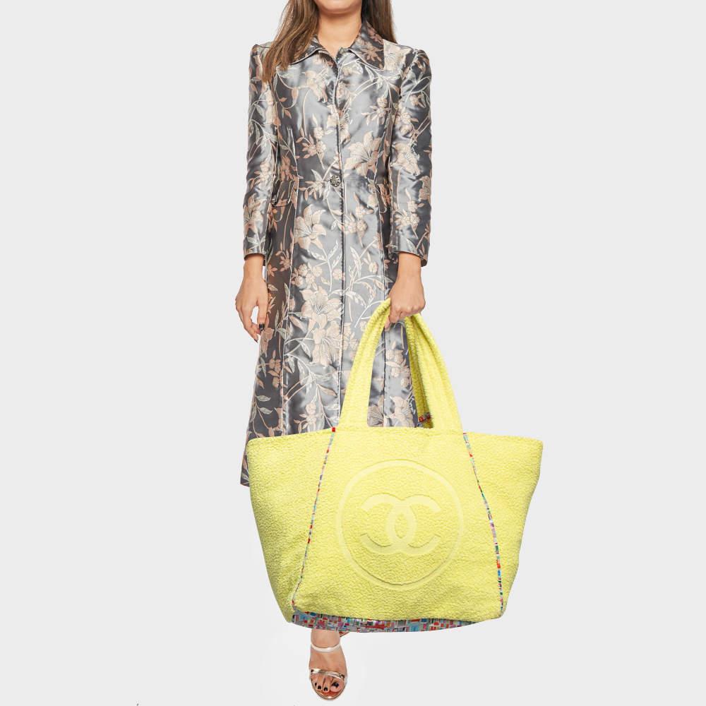 This chic Chanel tote is perfect for sun soaked days. Crafted from soft terry cloth it features the iconic CC logo and comes with a matching towel. Spacious and stylish it's ideal for carrying all your beach essentials. This statement piece
