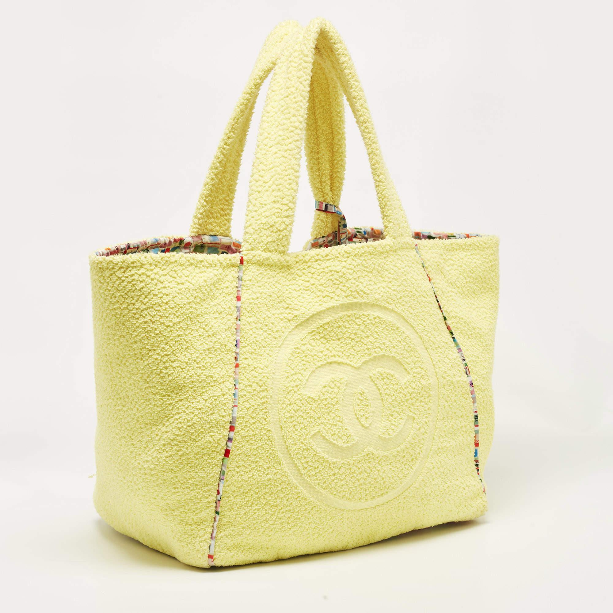 Chanel Yellow Terry Cloth CC Beach Tote w/Towel Set In Good Condition In Dubai, Al Qouz 2