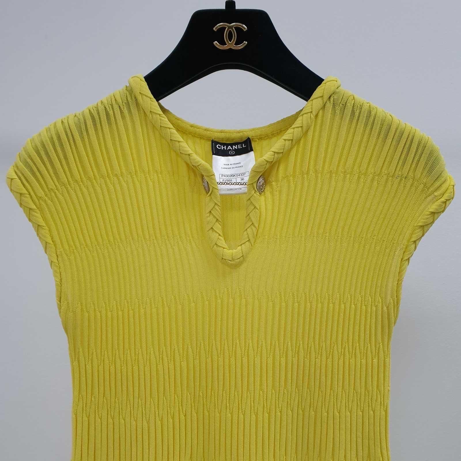 CHANEL Robe sans manches en maille jacquard de coton texturé jaune Pour femmes en vente