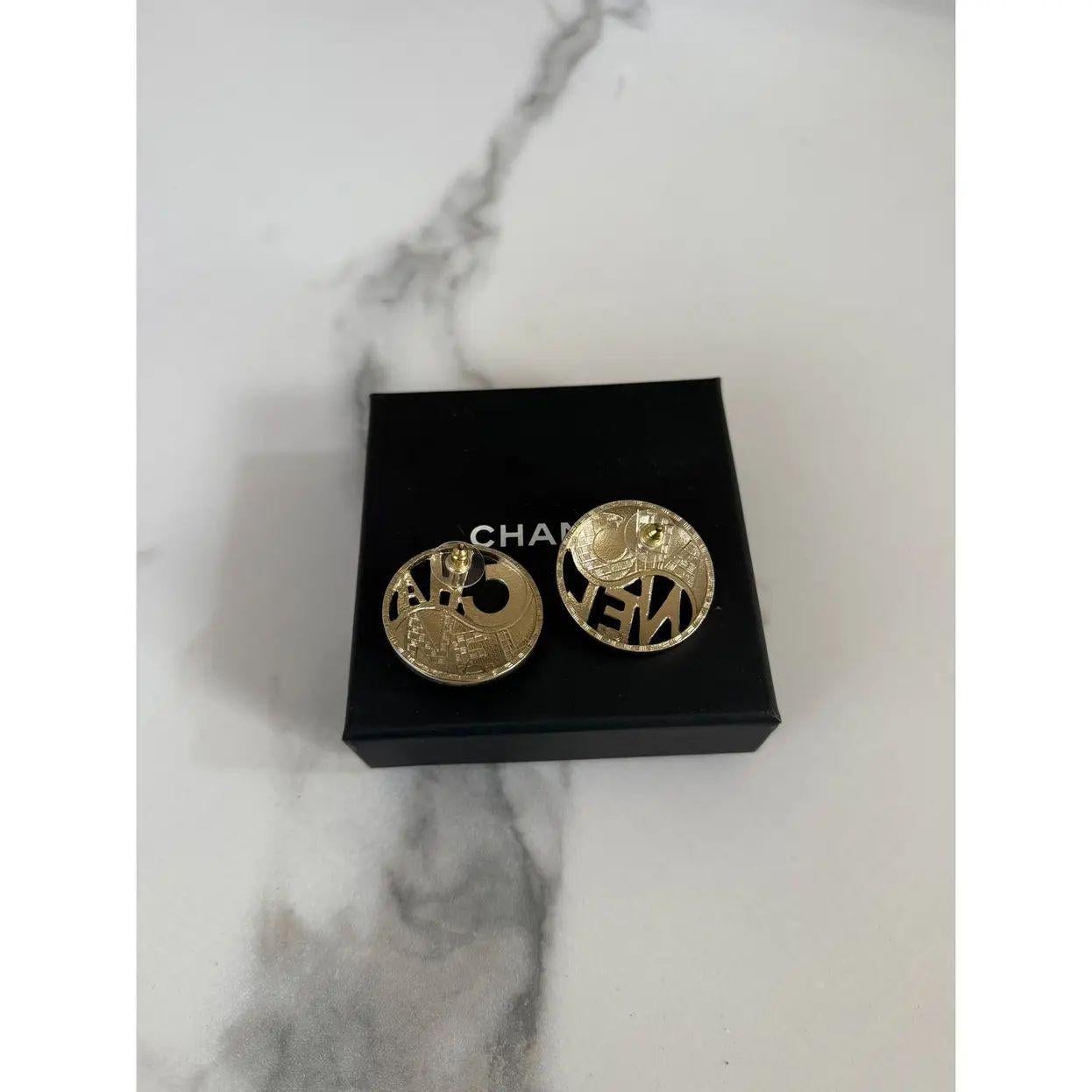 CHANEL - Boucles d'oreilles en noir et blanc avec motif Yang Yang Unisexe en vente