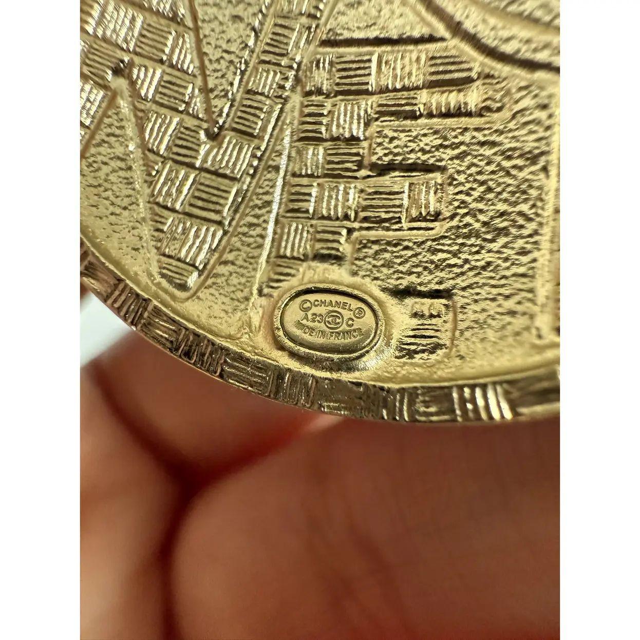 CHANEL - Boucles d'oreilles en noir et blanc avec motif Yang Yang en vente 1