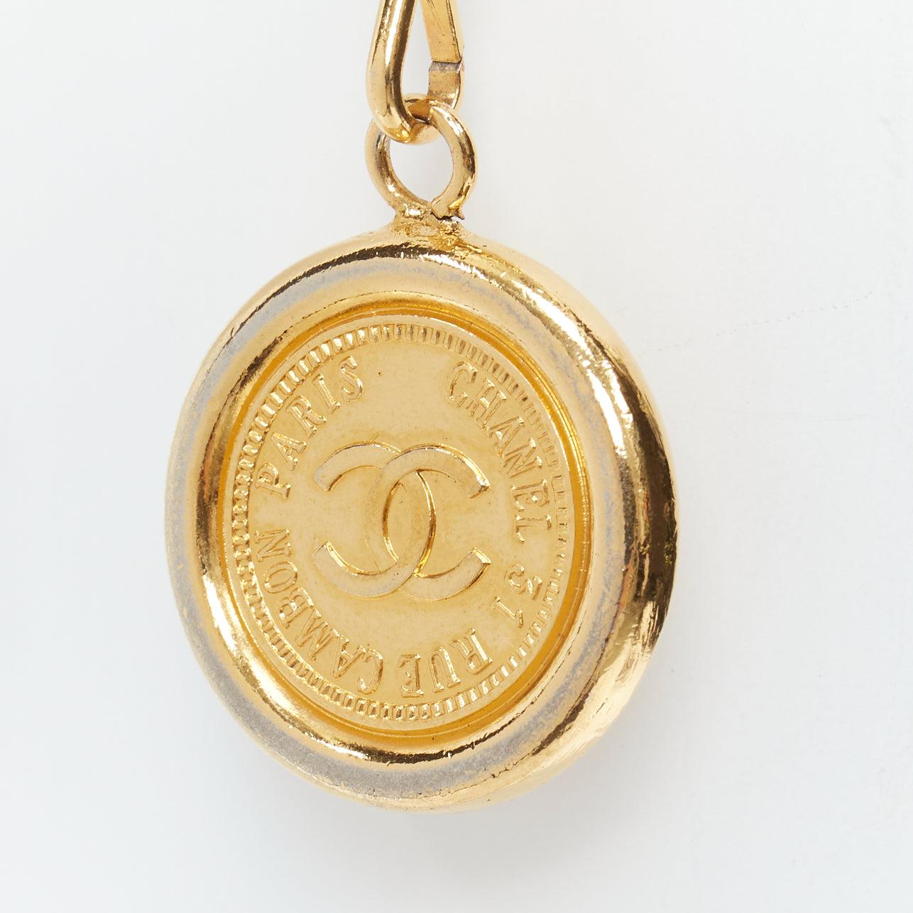 Or CHANEL1994 By  plaqué or CC plaque d'identité 31 Rue Cambon pièce de monnaie chaîne ceinture en vente