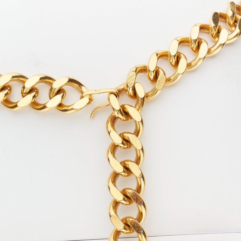 Chanel CC Logo 31 Rue Cambon Vintage Coin Plate Chain Belt Gold Plated Chanel Vintage Gold Coin CC Rue Cambon Paris Multistrand  main image 4