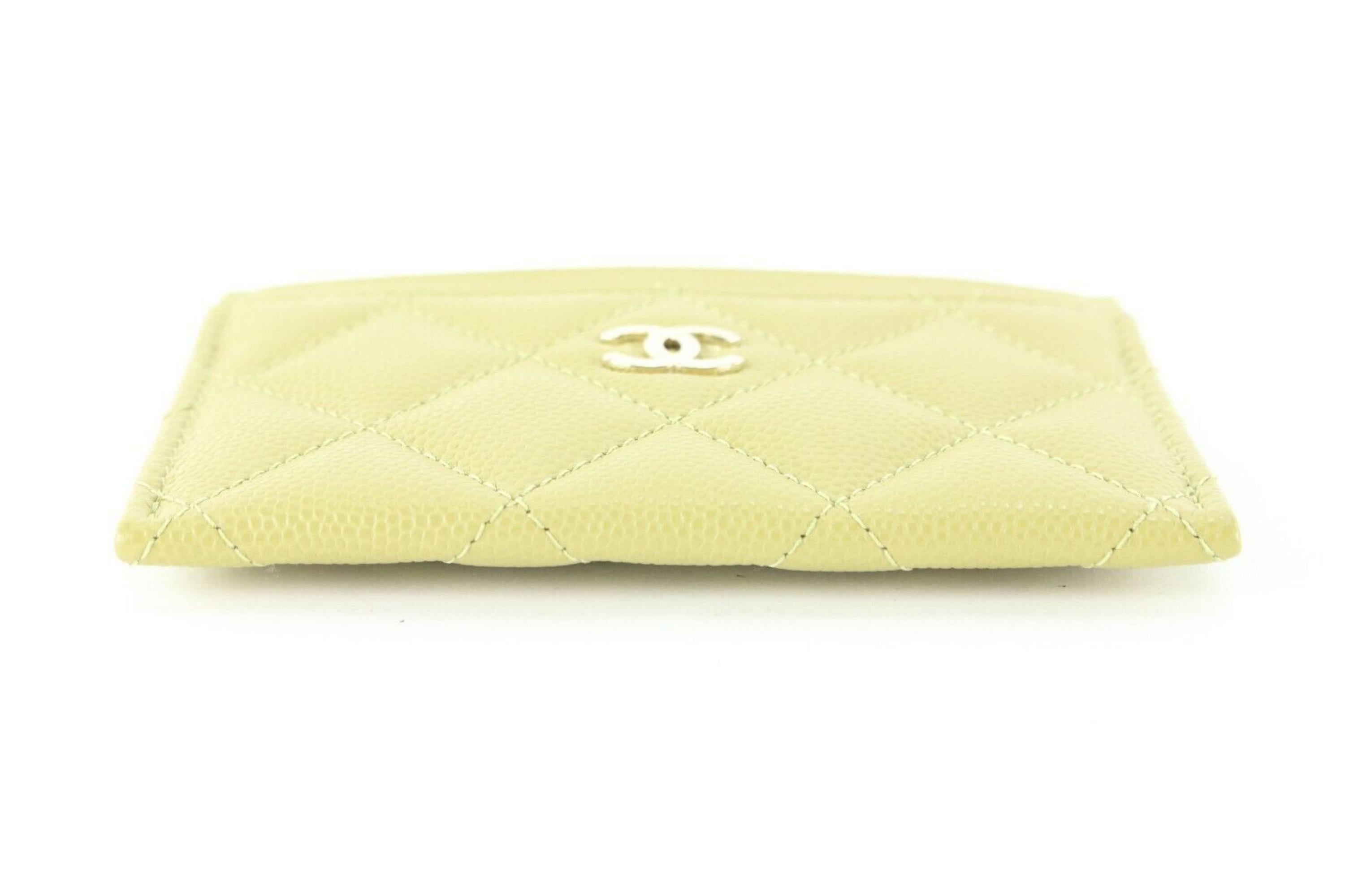 Chanel2 2k Rare Green Caviar Leather Card Holder Wallet Case GHW2CJ1229 In New Condition For Sale In Dix hills, NY