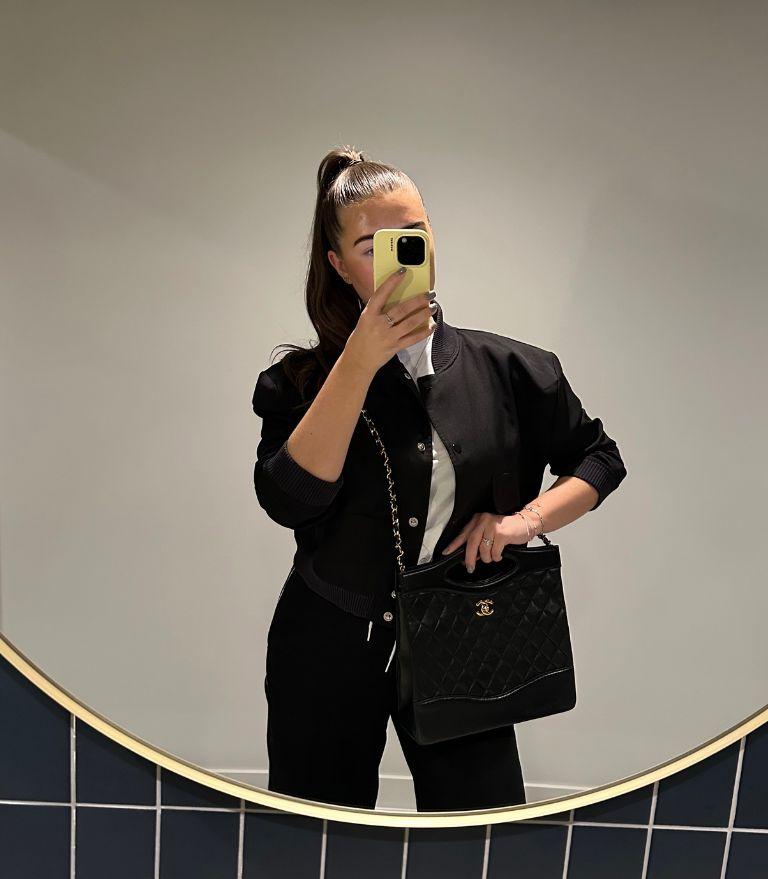 Chanel Black Quilted Lambskin Leather Vintage Large Classic Shoulder Tote

Détails du produit
Xupes Ref : HB5934
Marque : Chanel
Modèle : Grand fourre-tout classique
Type : Fourre-tout, épaule
Numéro de série : 1192947
Âge : 1991
Accompagné de :