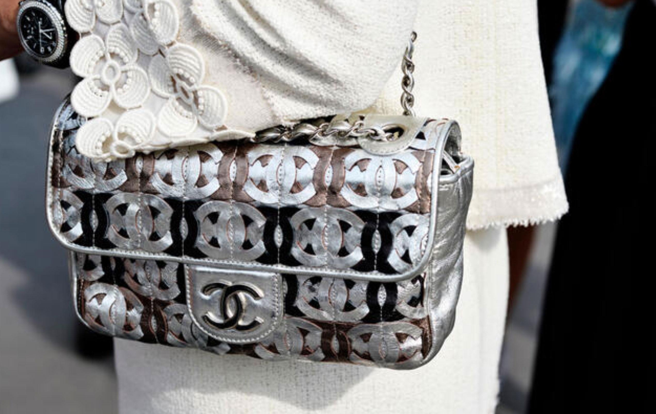 CHANELCalfskin Crackled Laser Etched Flap Gold Silver CC Shoulder Bag For Sale 2