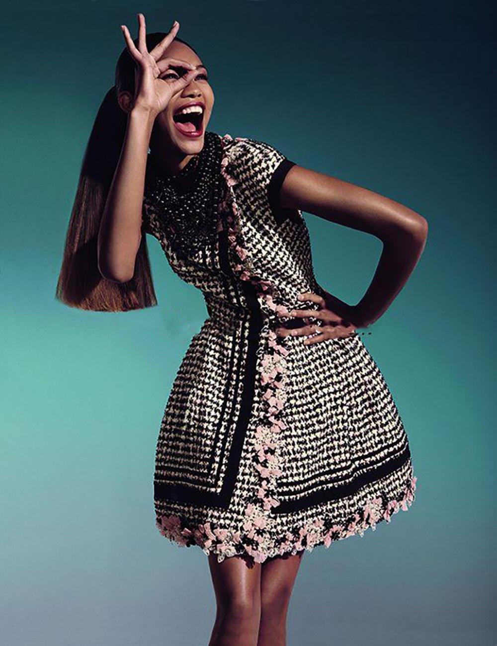 CHANELl 8K$ Couture Tweed Kleid mit Blumenapplikation 42 FR im Zustand �„Neu“ im Angebot in Dubai, AE