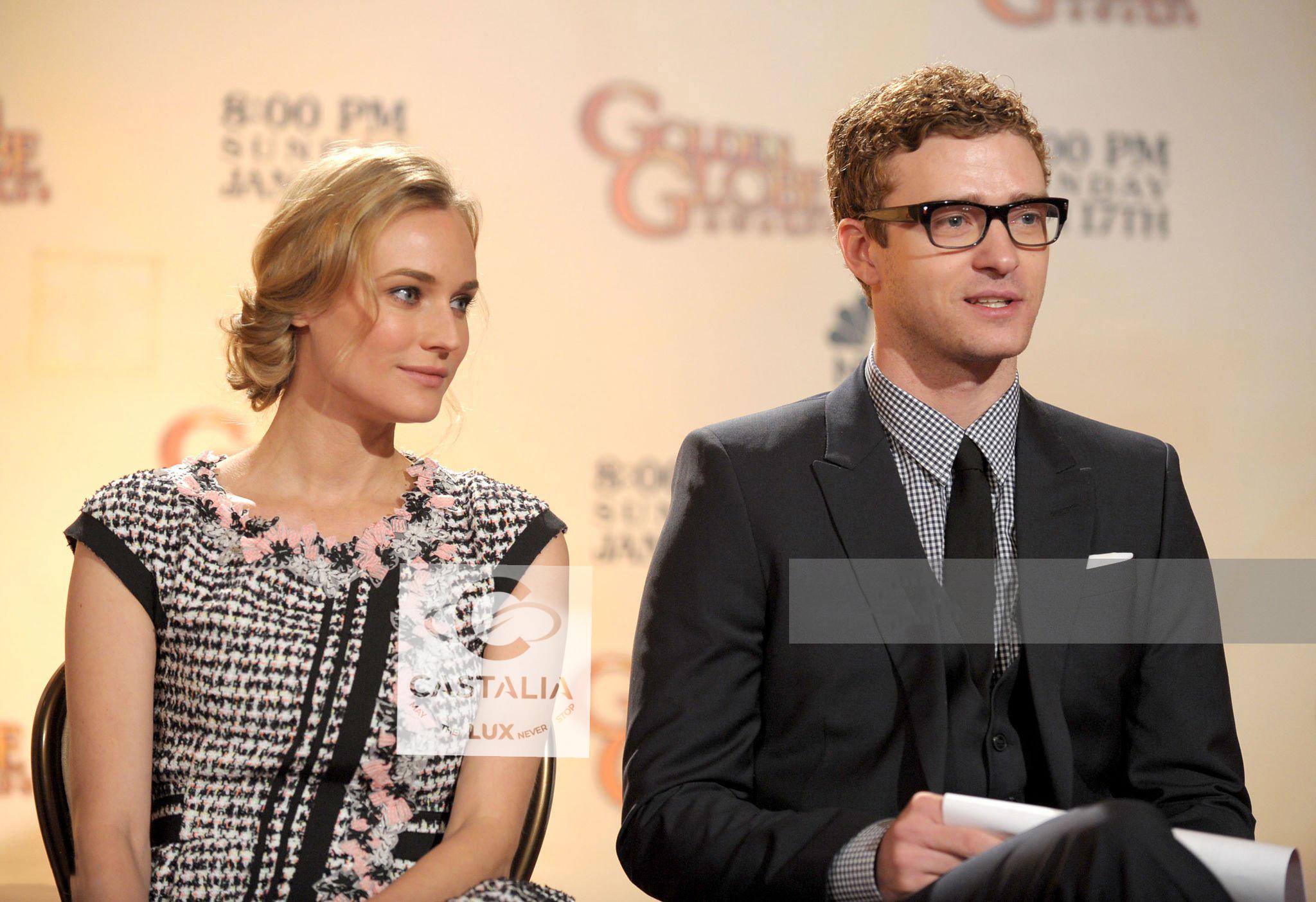 CHANELl 8K$ Couture Tweed Kleid mit Blumenapplikation 42 FR für Damen oder Herren im Angebot