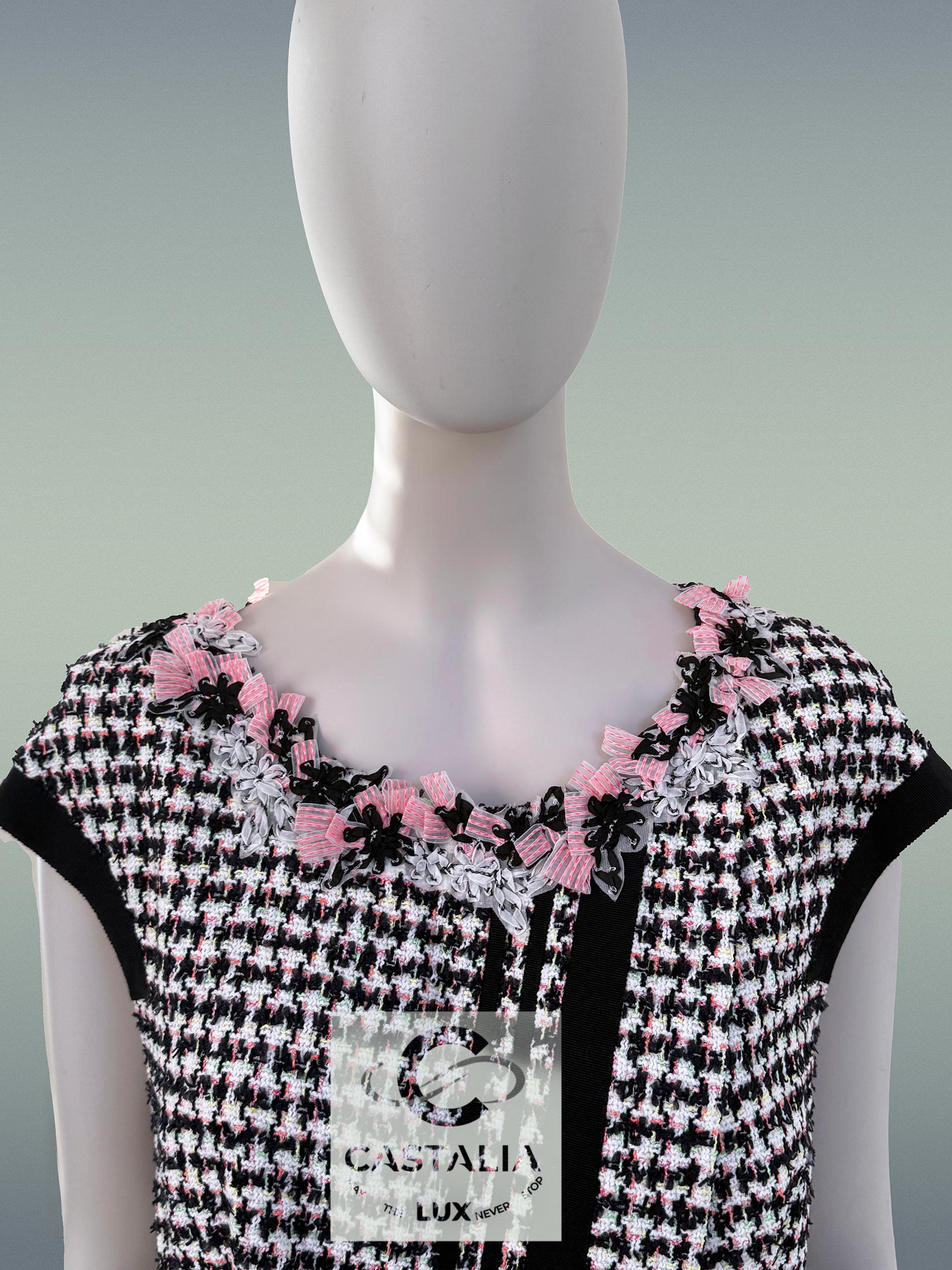 CHANELl 8K$ Couture Tweed Kleid mit Blumenapplikation 42 FR im Angebot 4