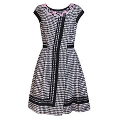 CHANELl 8K$ Couture Tweed Kleid mit Blumenapplikation 42 FR