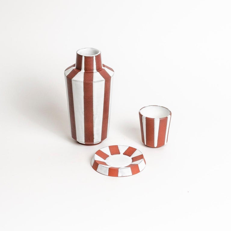 https://a.1stdibscdn.com/chanfro-striped-water-carafe-for-sale-picture-4/f_88882/f_350020021687980980099/breve_chanfro_moringa_listrada_desmontado_2_master.JPG?width=768