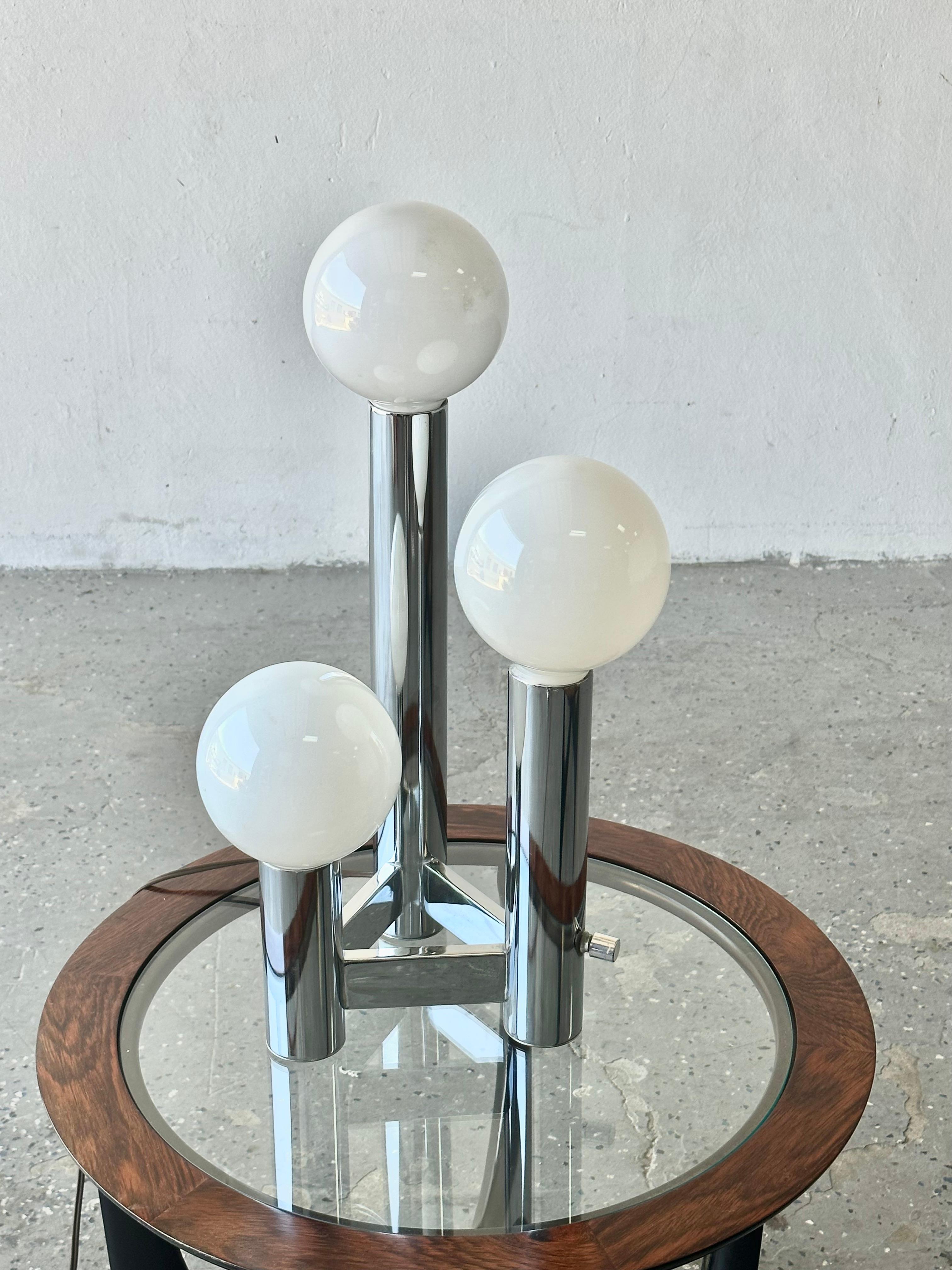 Mid-Century Modern Chrome Space Age Tower / Skyscraper Table Lamp by J.T. Kalmar For Sale 3
