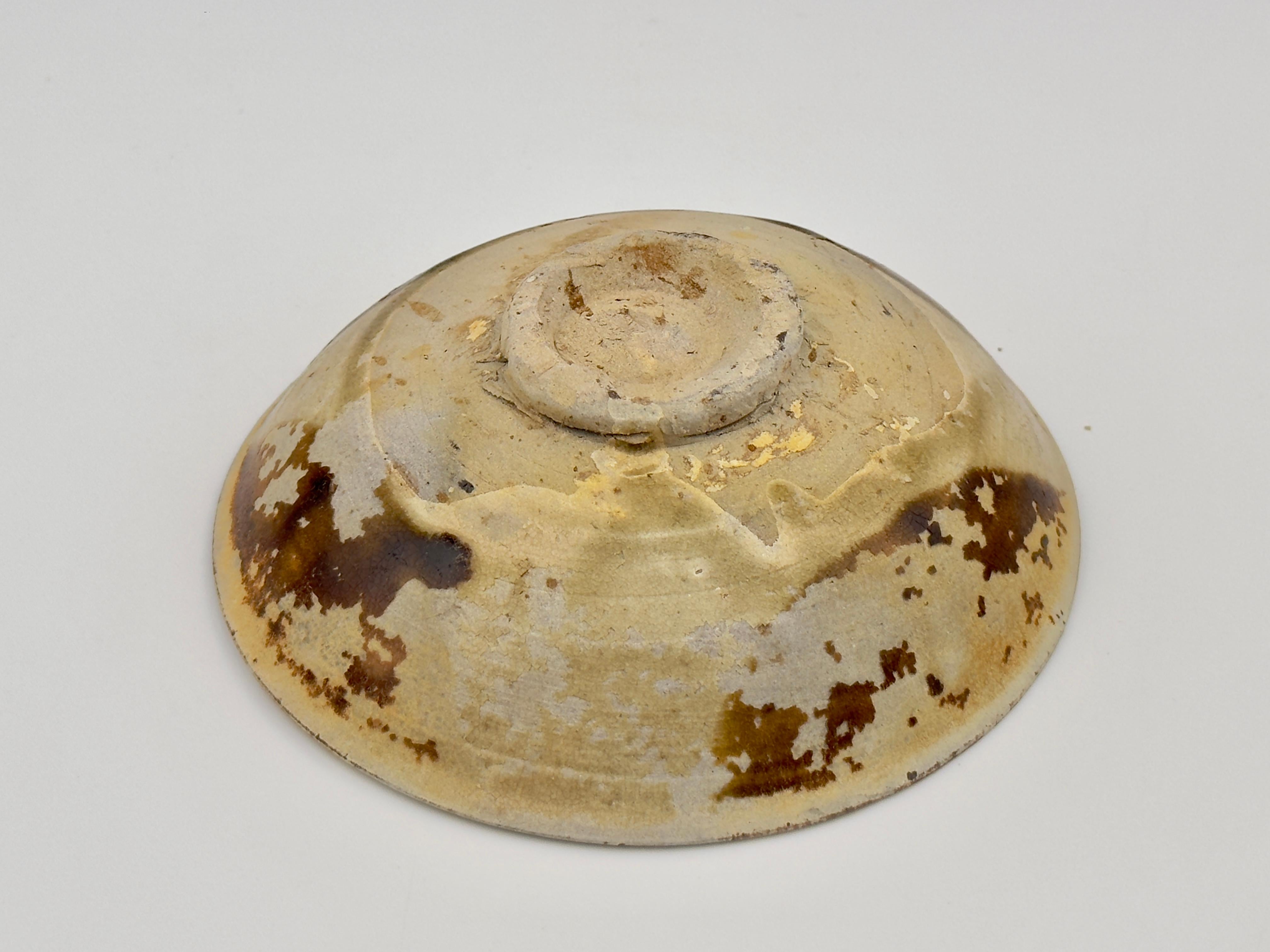 Stoneware Changsha bowl with abstract pattern presumed to be Islamic symbols, Tang Dynasty For Sale
