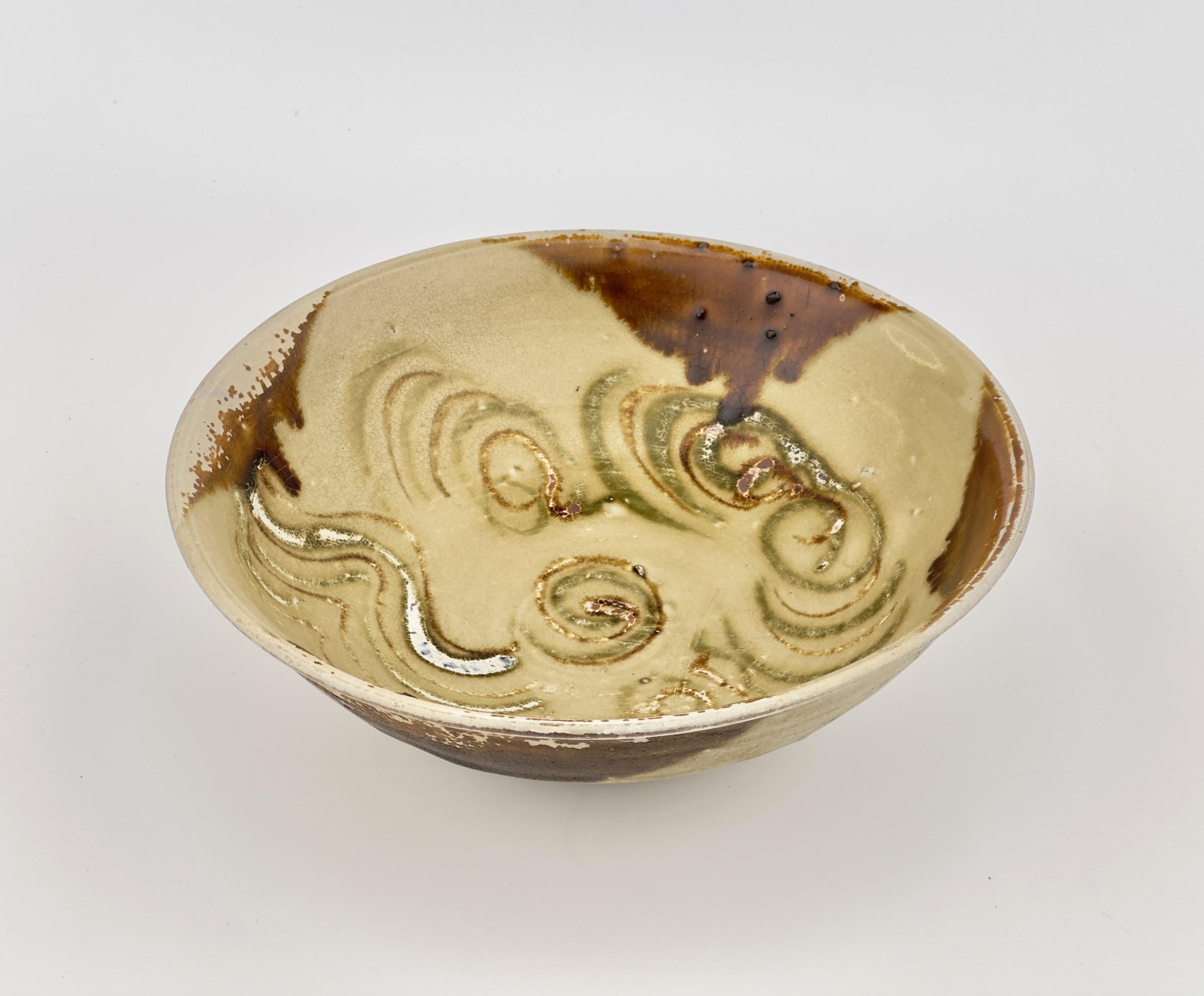 18th Century and Earlier Changsha bowl with cloud or wind patterns, Tang Dynasty For Sale