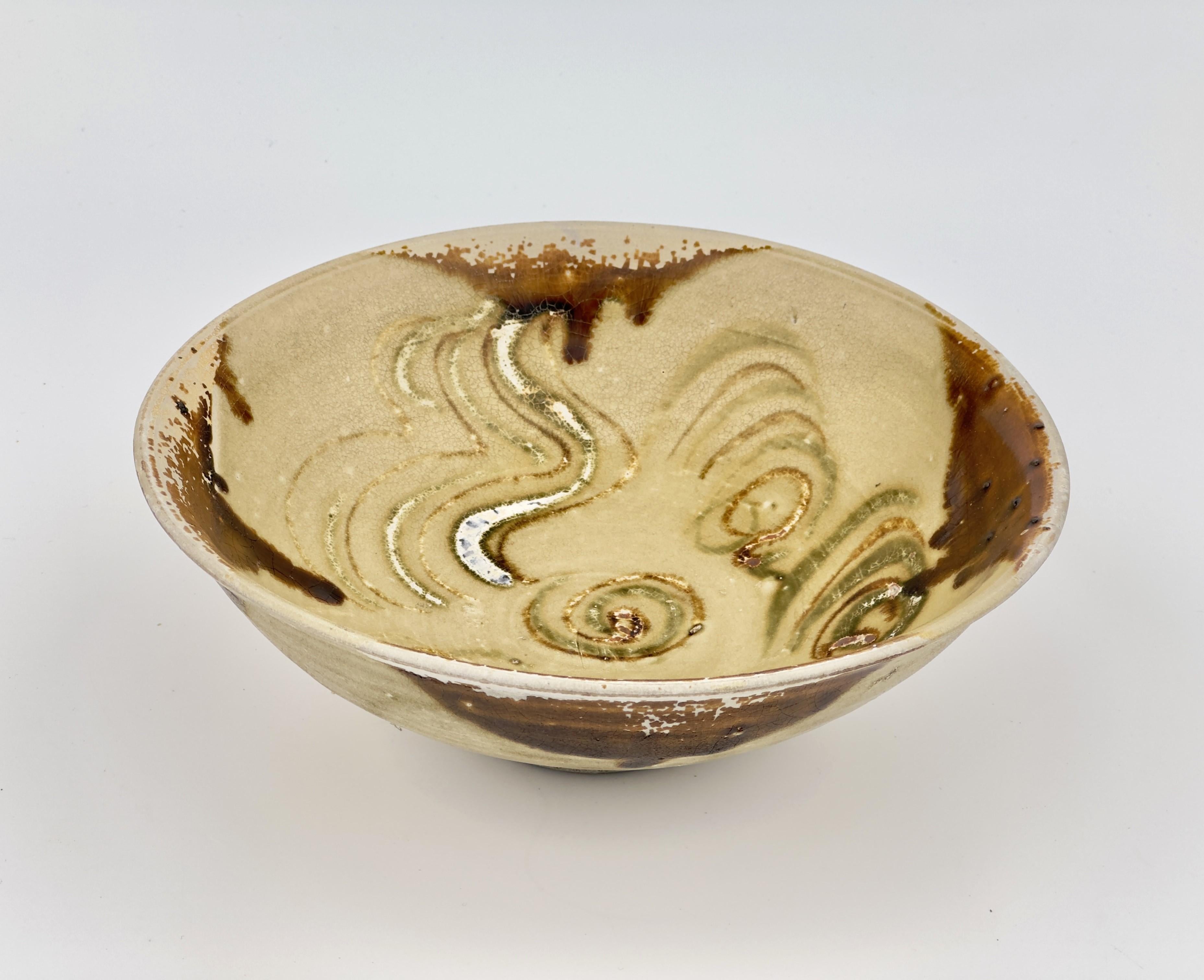 Stoneware Changsha bowl with cloud or wind patterns, Tang Dynasty For Sale