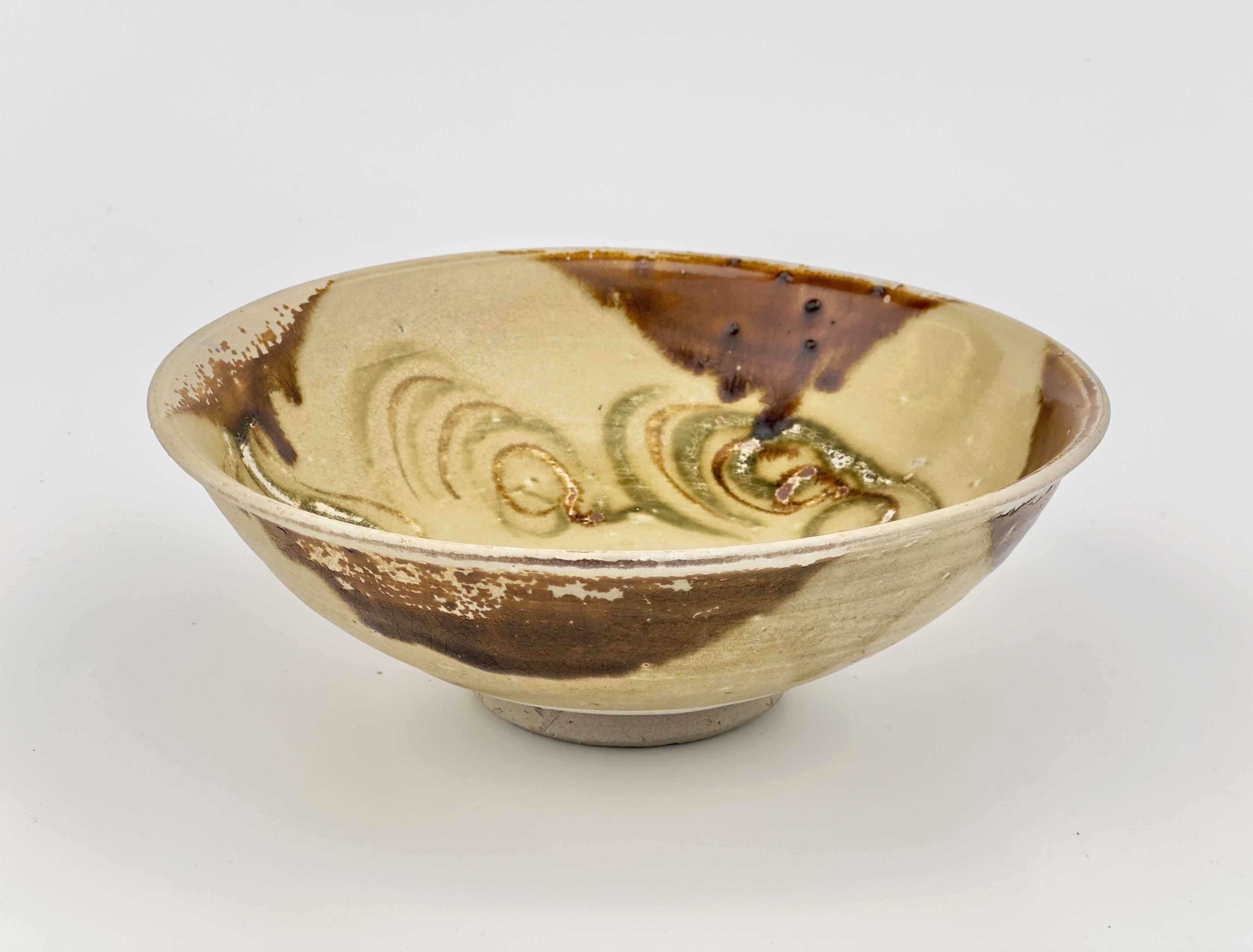 Glazed Changsha bowl with cloud or wind patterns, Tang Dynasty For Sale