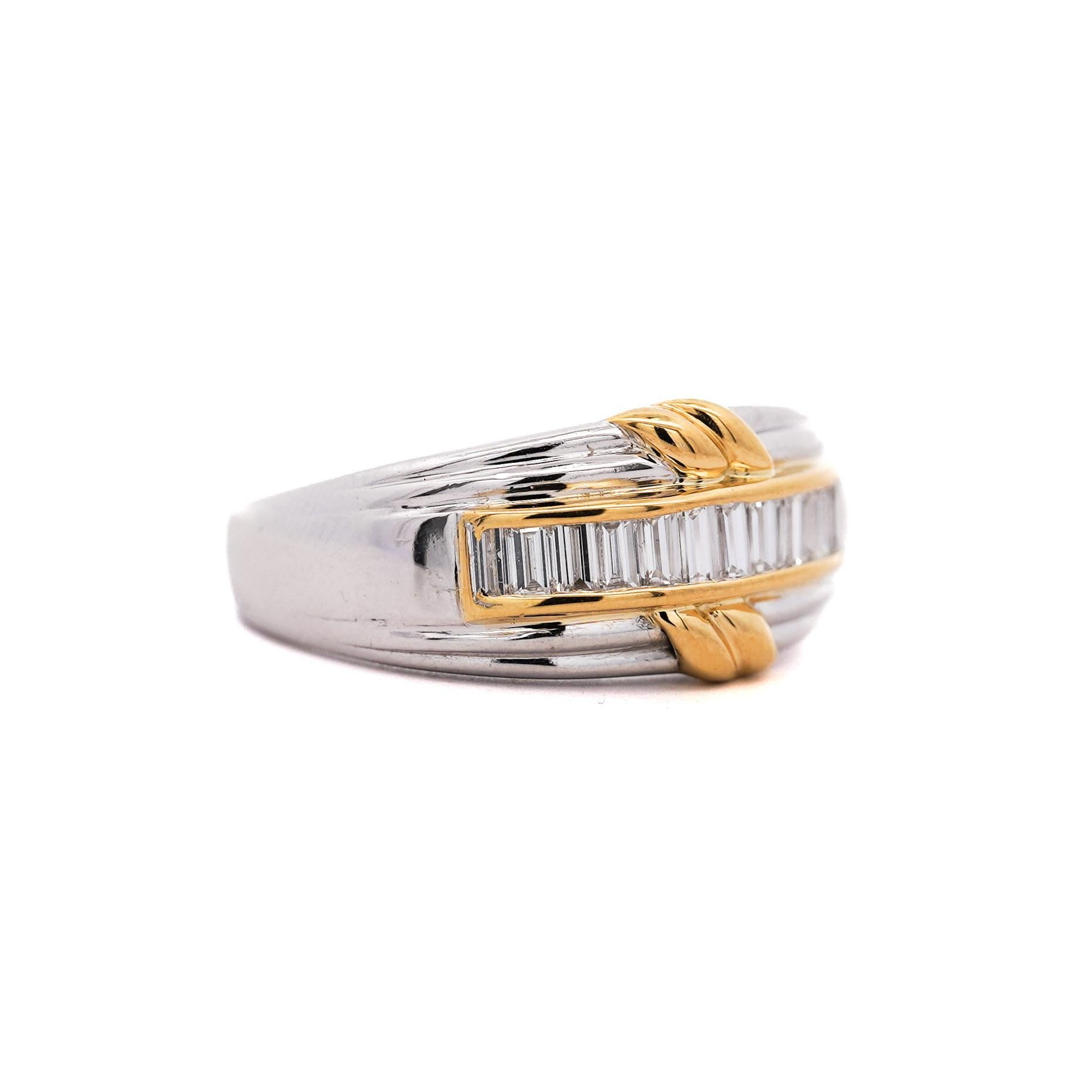 Bague en or 18K avec diamant baguette en canal Platine Bon état - En vente à Miami, FL