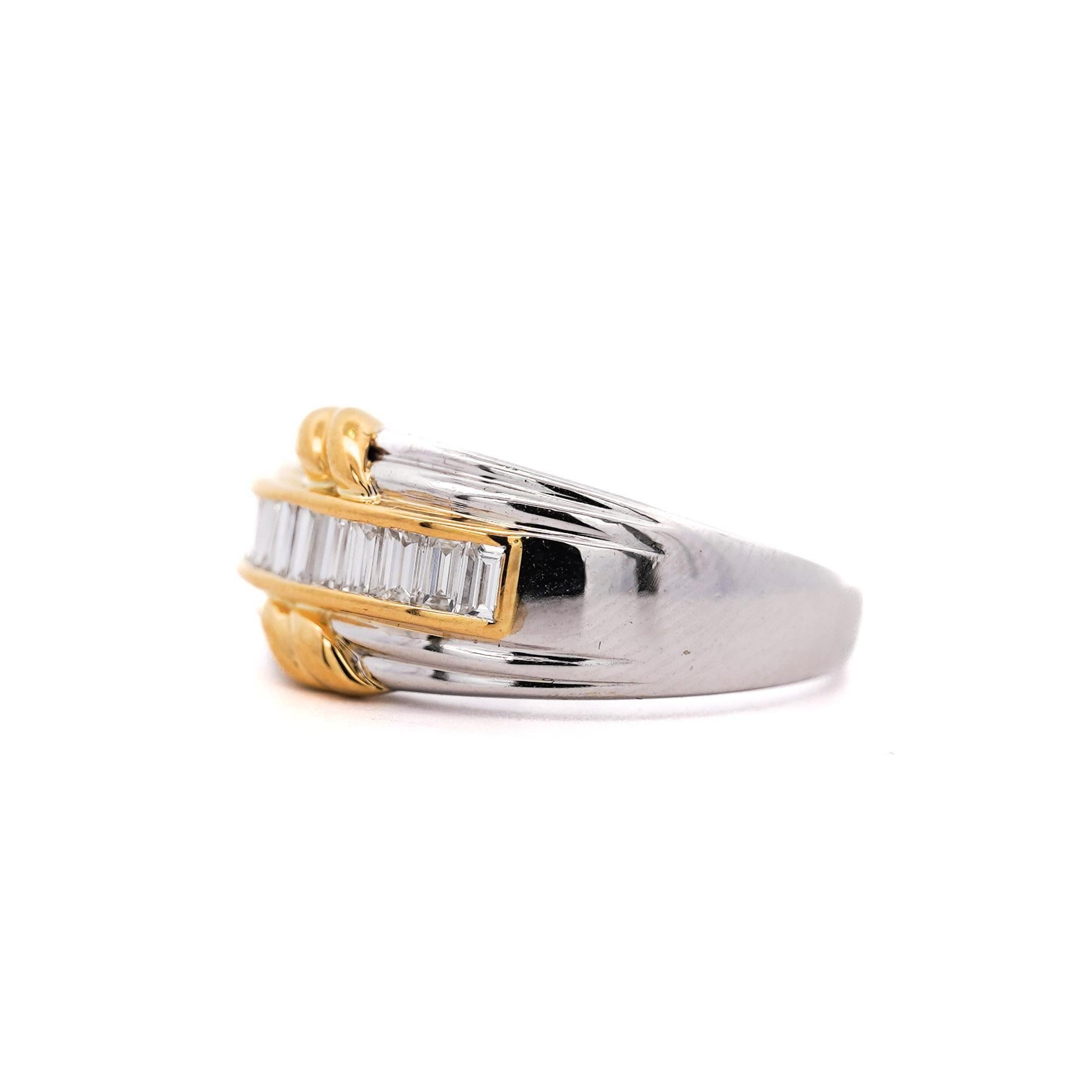 Bague en or 18K avec diamant baguette en canal Platine Pour femmes en vente
