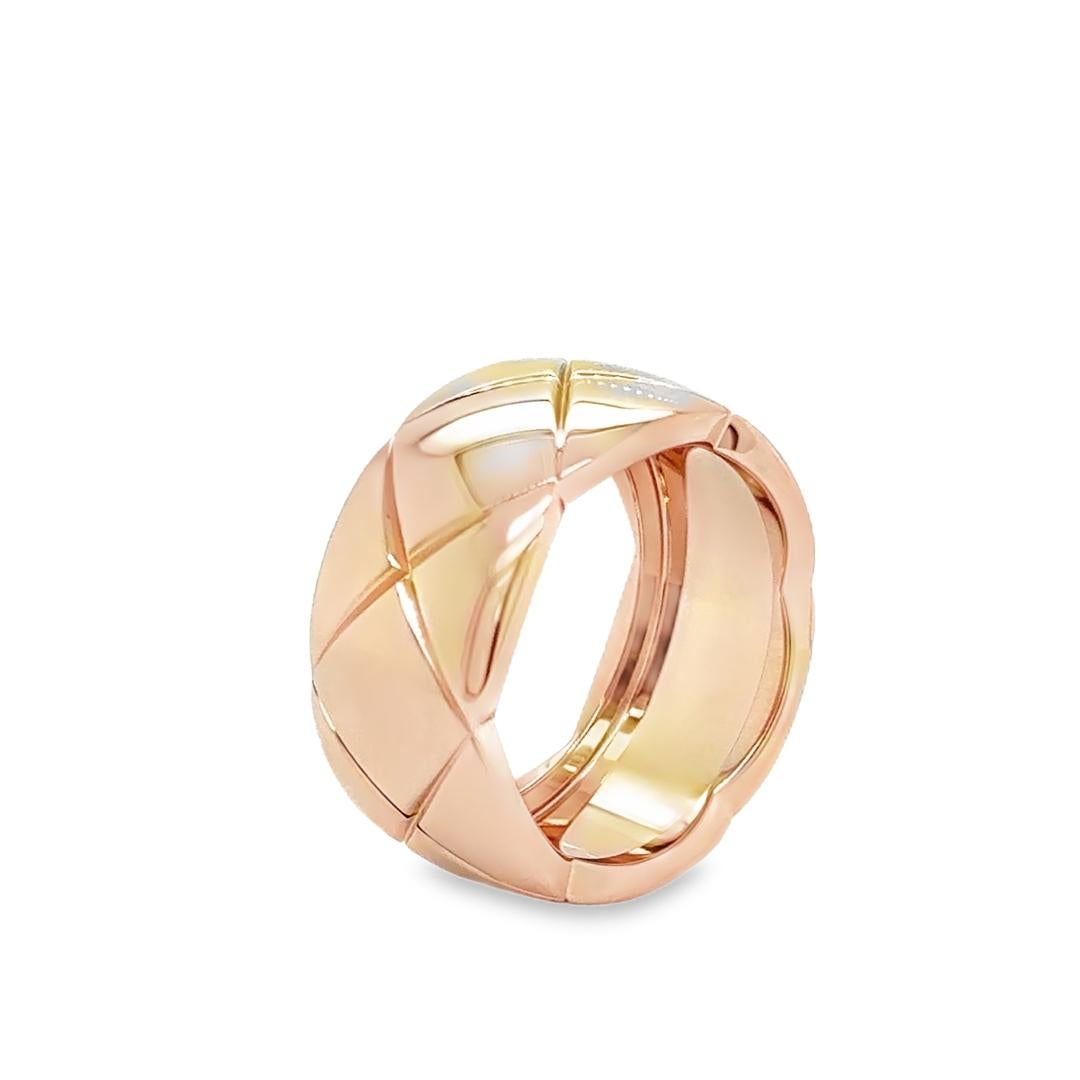 Contemporain Channel CoCo Crush Bague à motif matelassé grande version en or beige 18 carats taille 8,75 en vente