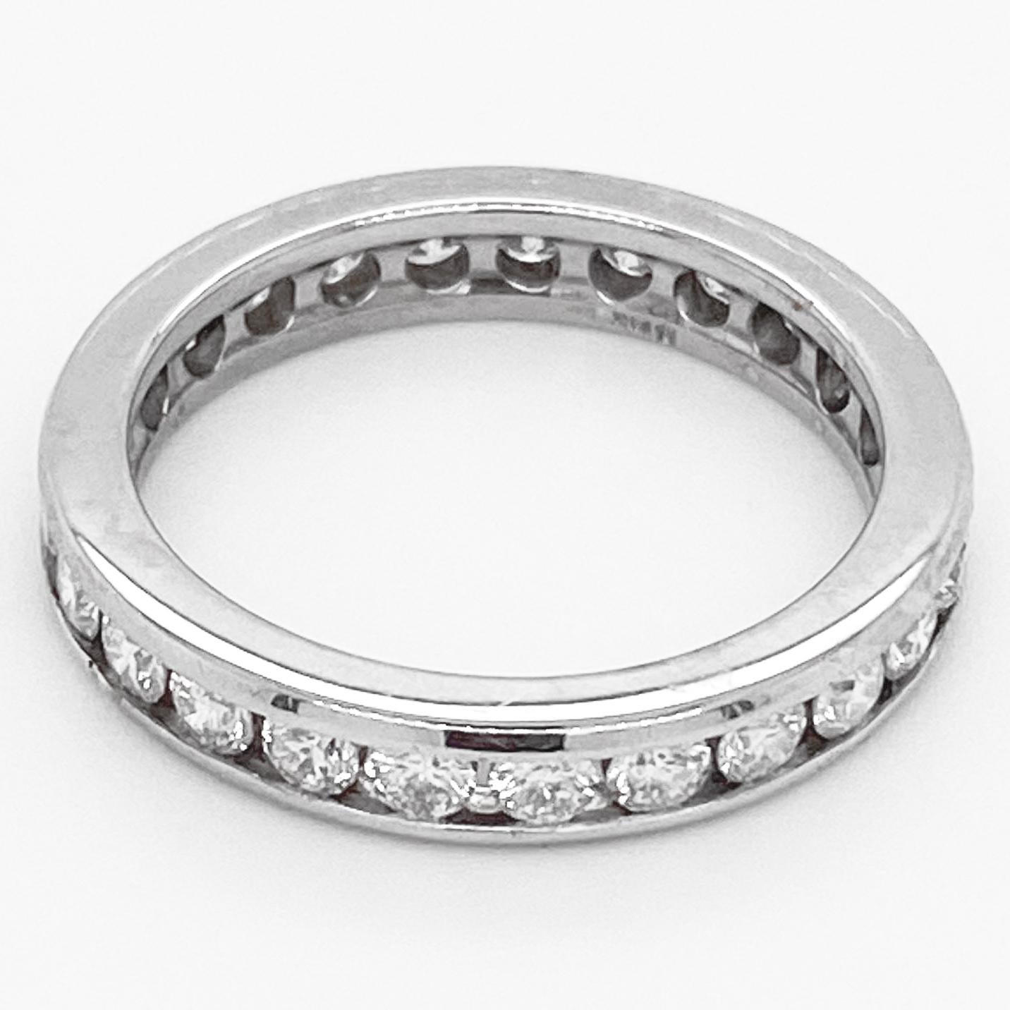 Channel Eternity Band Ring, Weißgold, 1,50 Karat Diamant, Unendlichkeit (Rundschliff) im Angebot