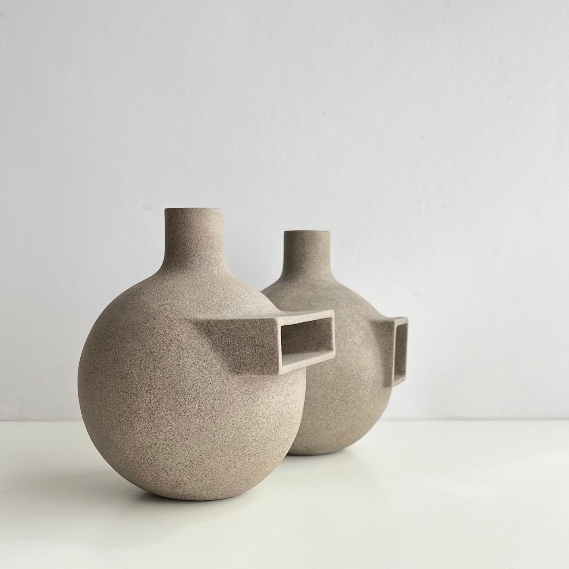 Postmoderno Vaso scultoreo Channel di Karin Amdal in vendita
