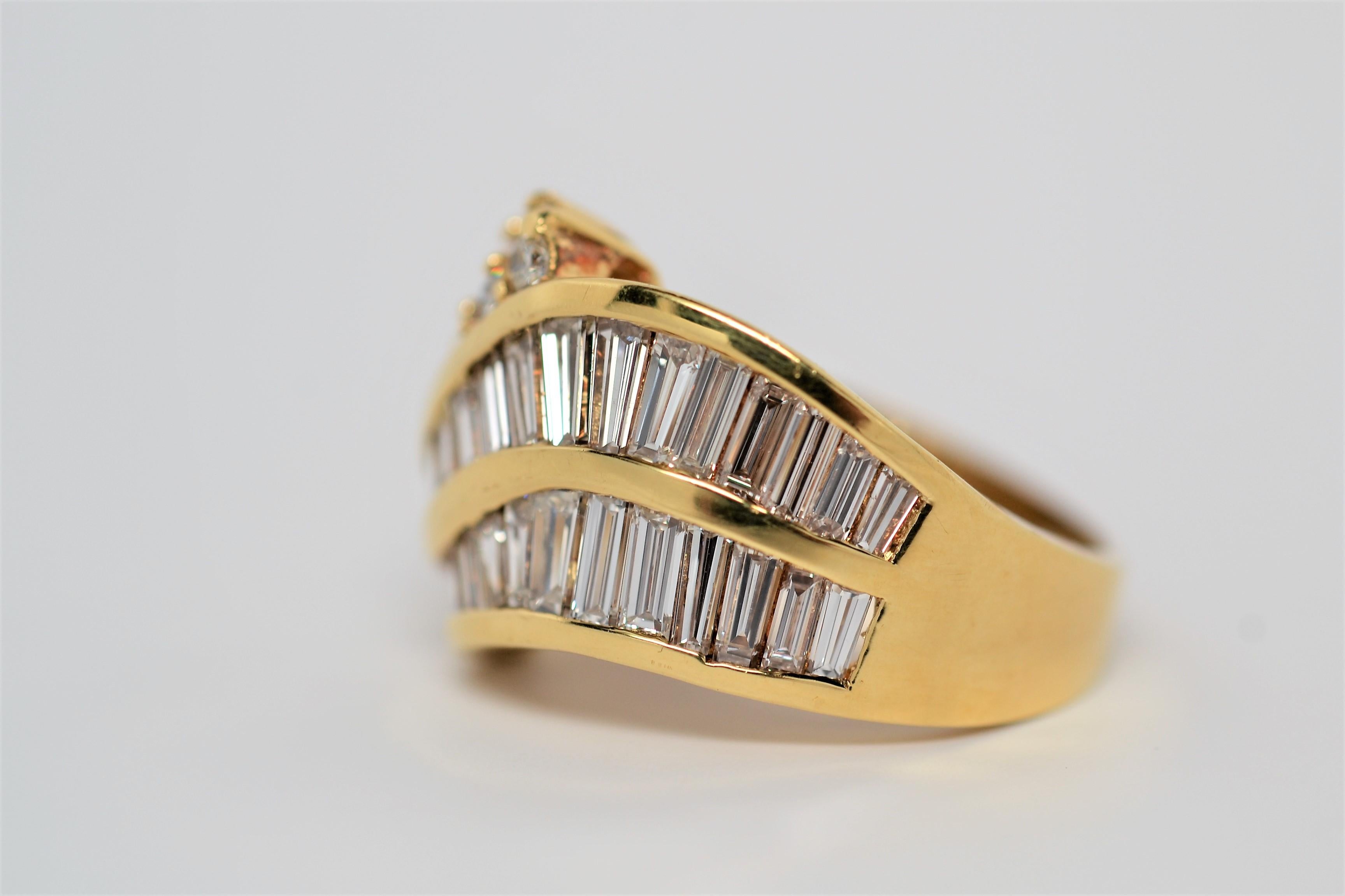 Channel Set Baguette & Round Diamond Ring Set in 18K Yellow Gold, 2.97 Carats In New Condition For Sale In New York, NY