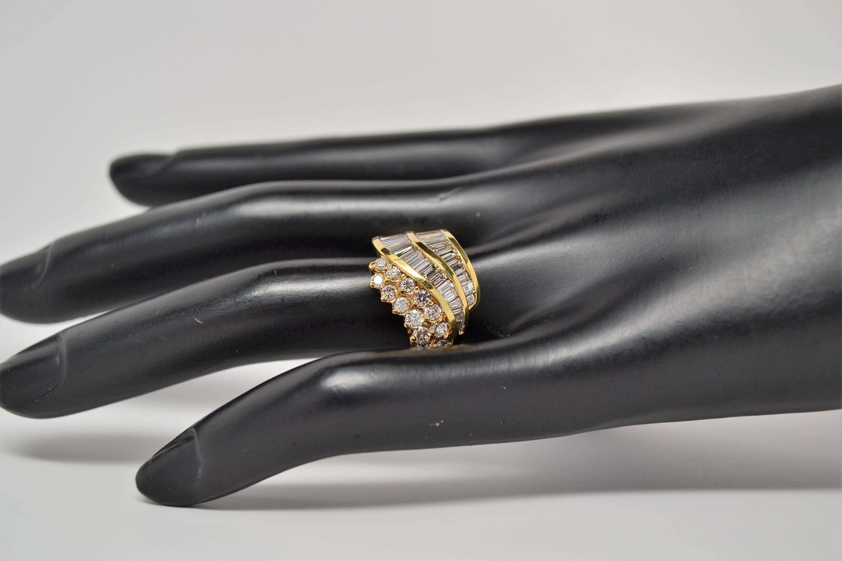 Channel Set Baguette & Round Diamond Ring Set in 18K Yellow Gold, 2.97 Carats For Sale 4