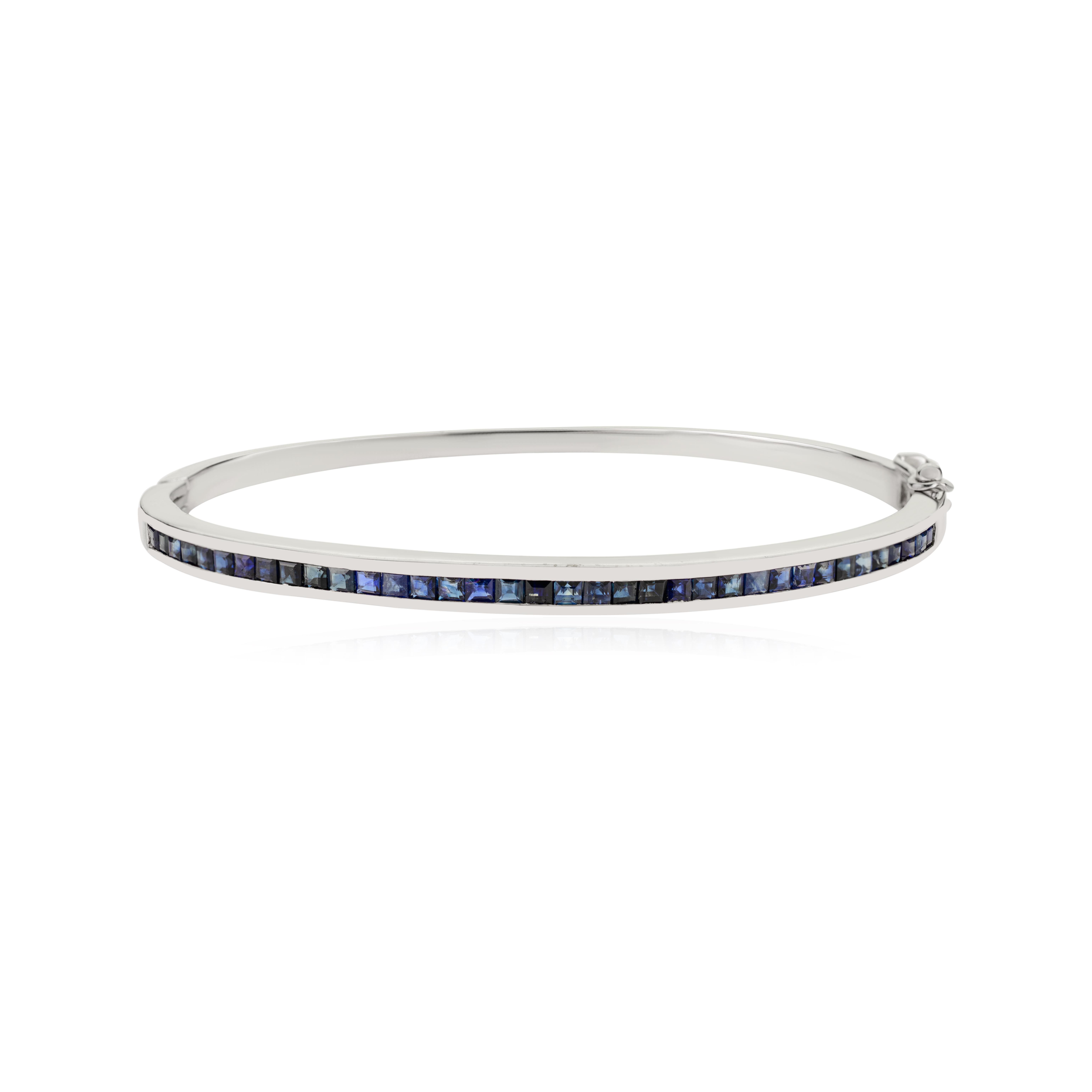 Stapelbarer Armreif mit blauem Saphir in 925er Silber Schmuck im Zustand „Neu“ im Angebot in New York, NY