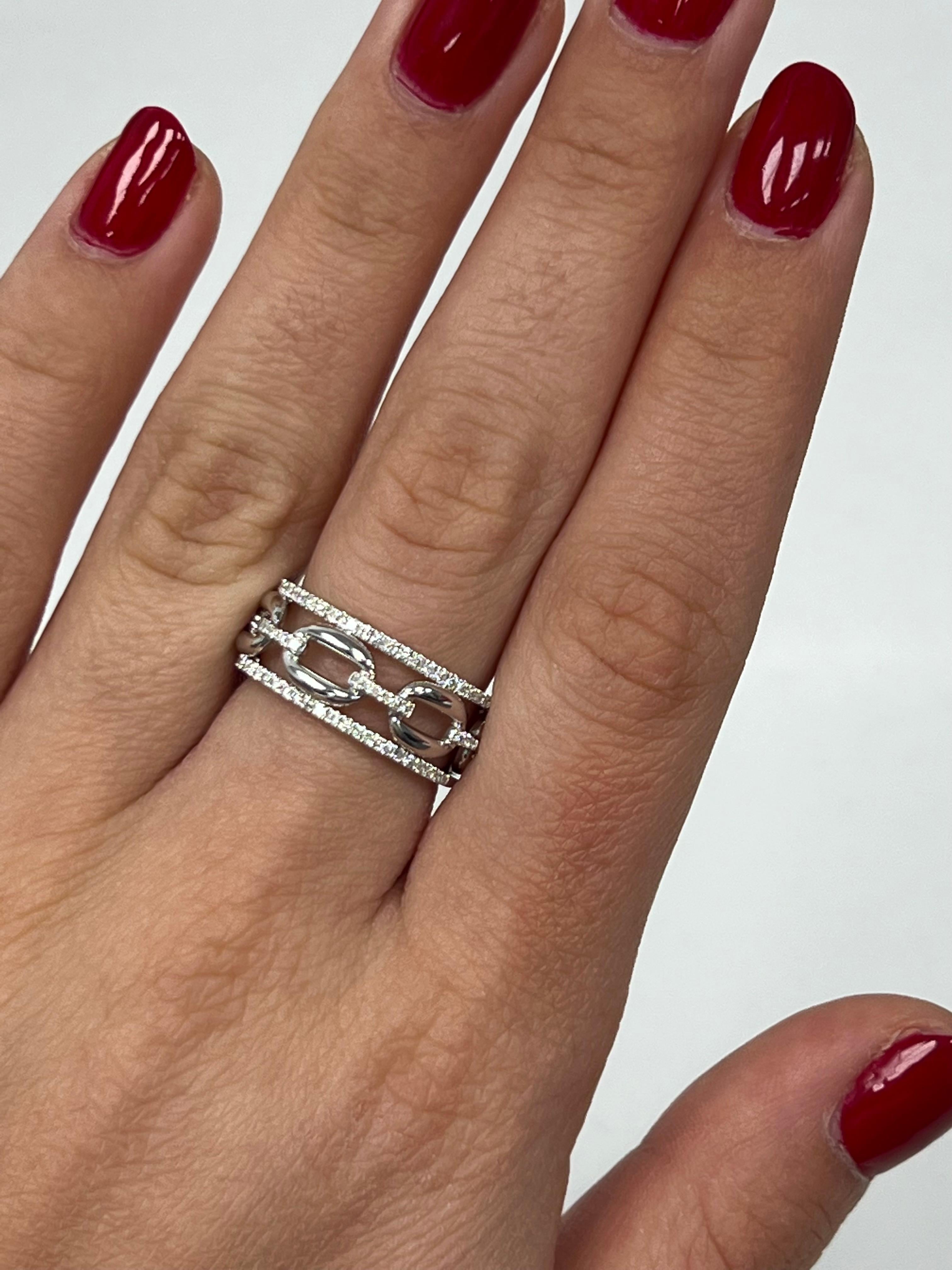 Channel Set Chain Link Diamond Ring In New Condition For Sale In Great Neck, NY