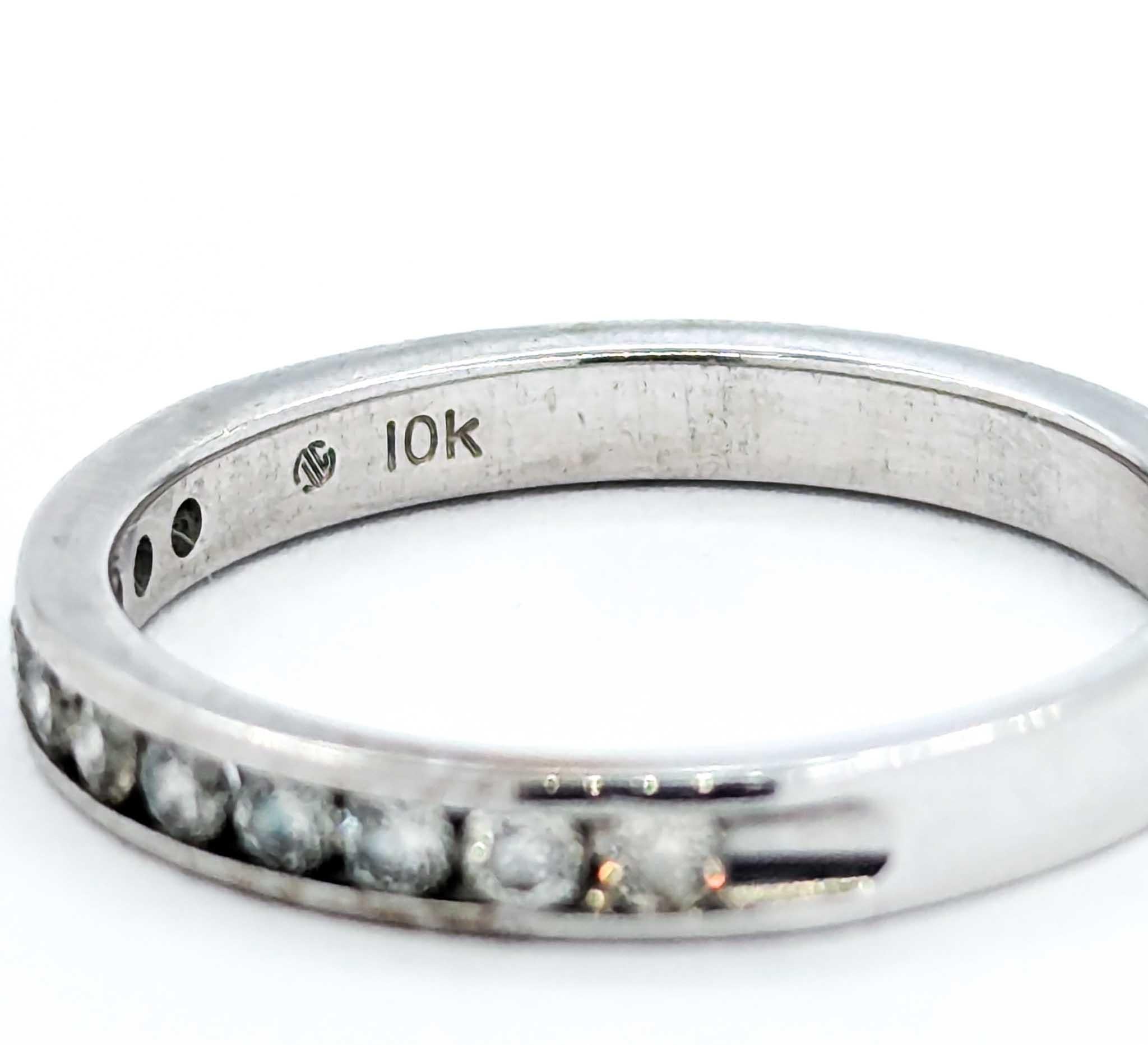 Kanalisiertes Diamantband in 10k Weißgold im Angebot 1