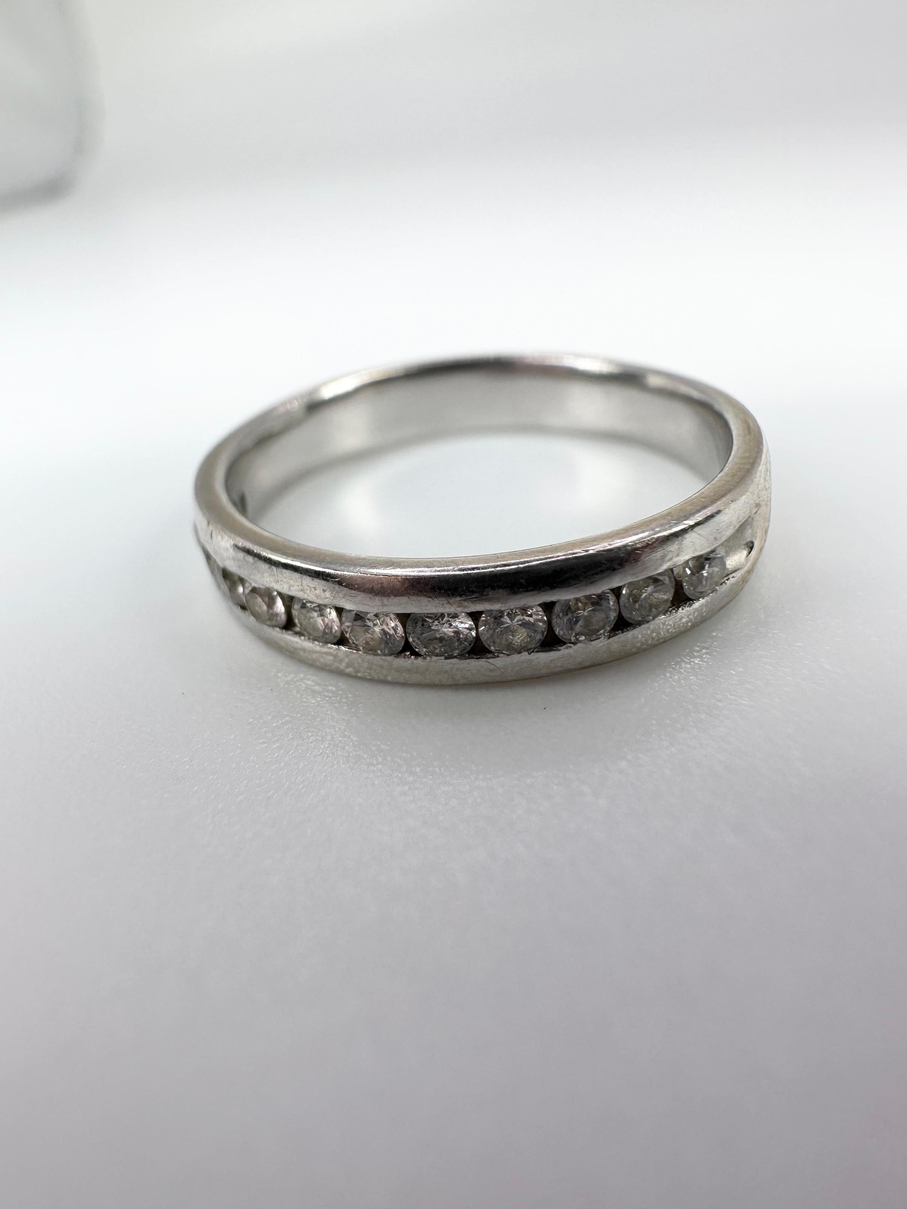 Diamant-Hochzeitsring mit Kanalbesatz 14KT Weißgold 0,12 Karat Damen im Angebot