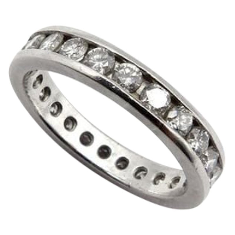 Bracelet éternité en platine serti de diamants
