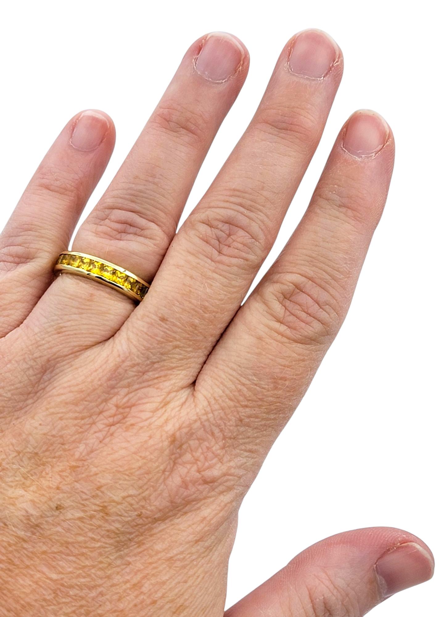 Channel Set Princesse Coupe Jaune Saphir Bague d'Éternité Or Jaune 14 Karat Pour femmes en vente