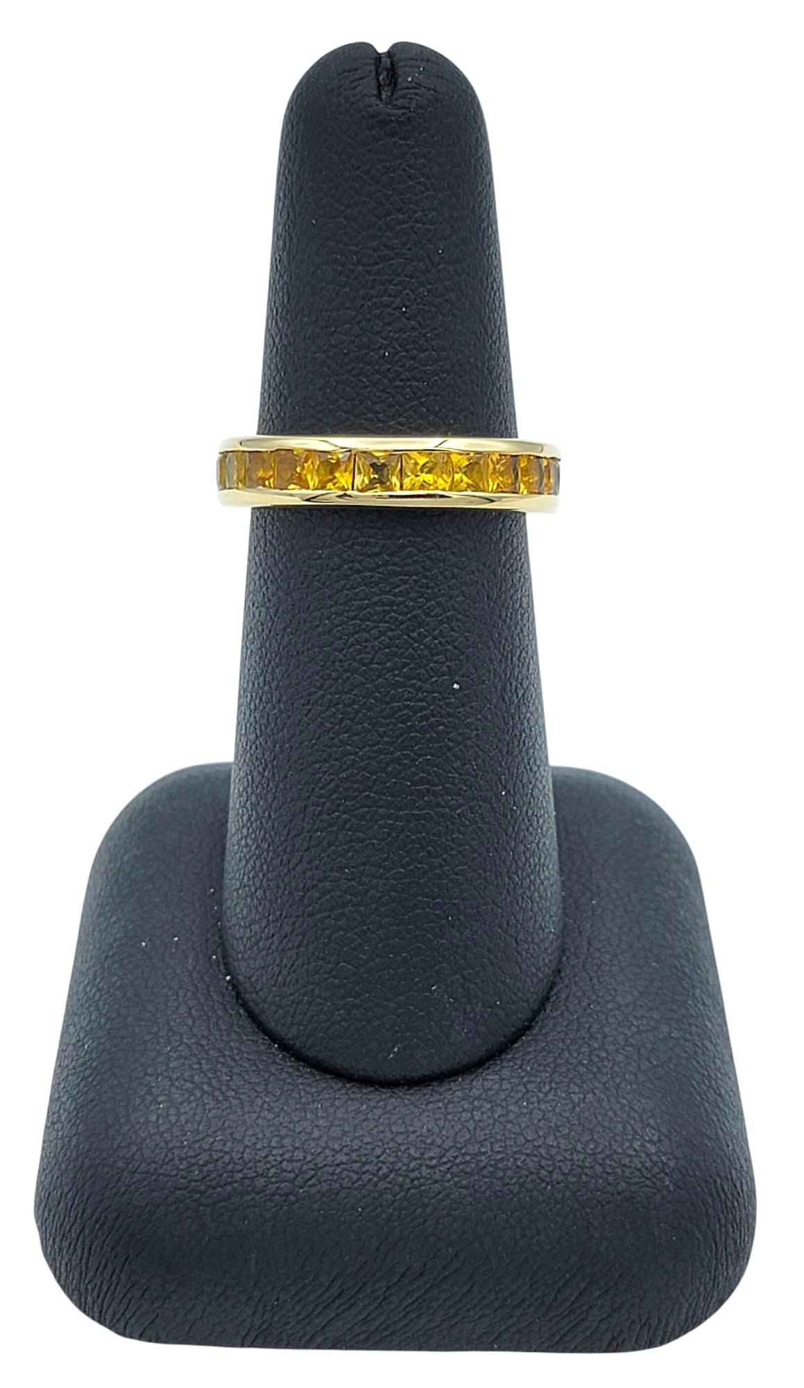 Channel Set Princesse Coupe Jaune Saphir Bague d'Éternité Or Jaune 14 Karat en vente 2