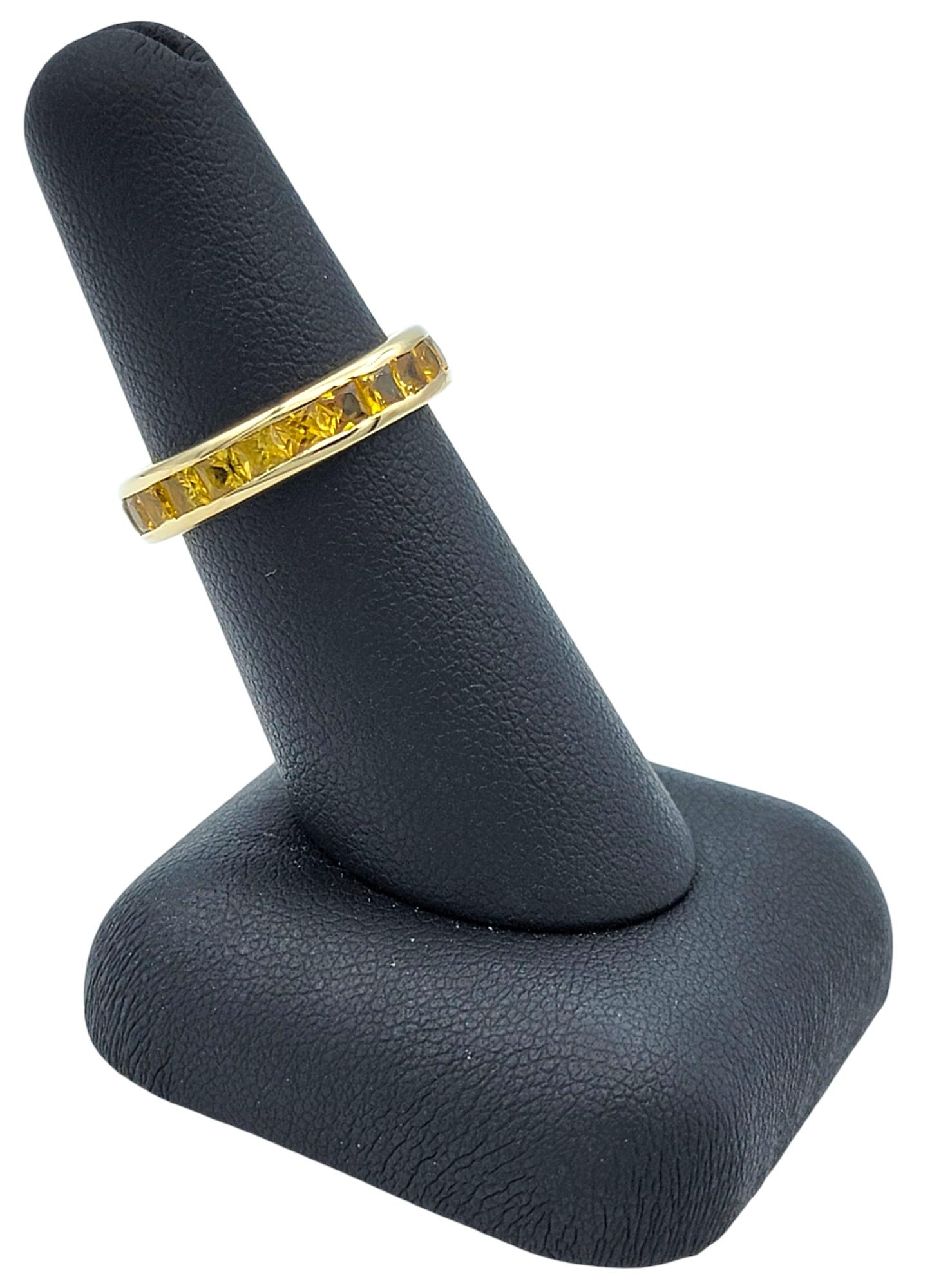 Channel Set Princesse Coupe Jaune Saphir Bague d'Éternité Or Jaune 14 Karat en vente 3