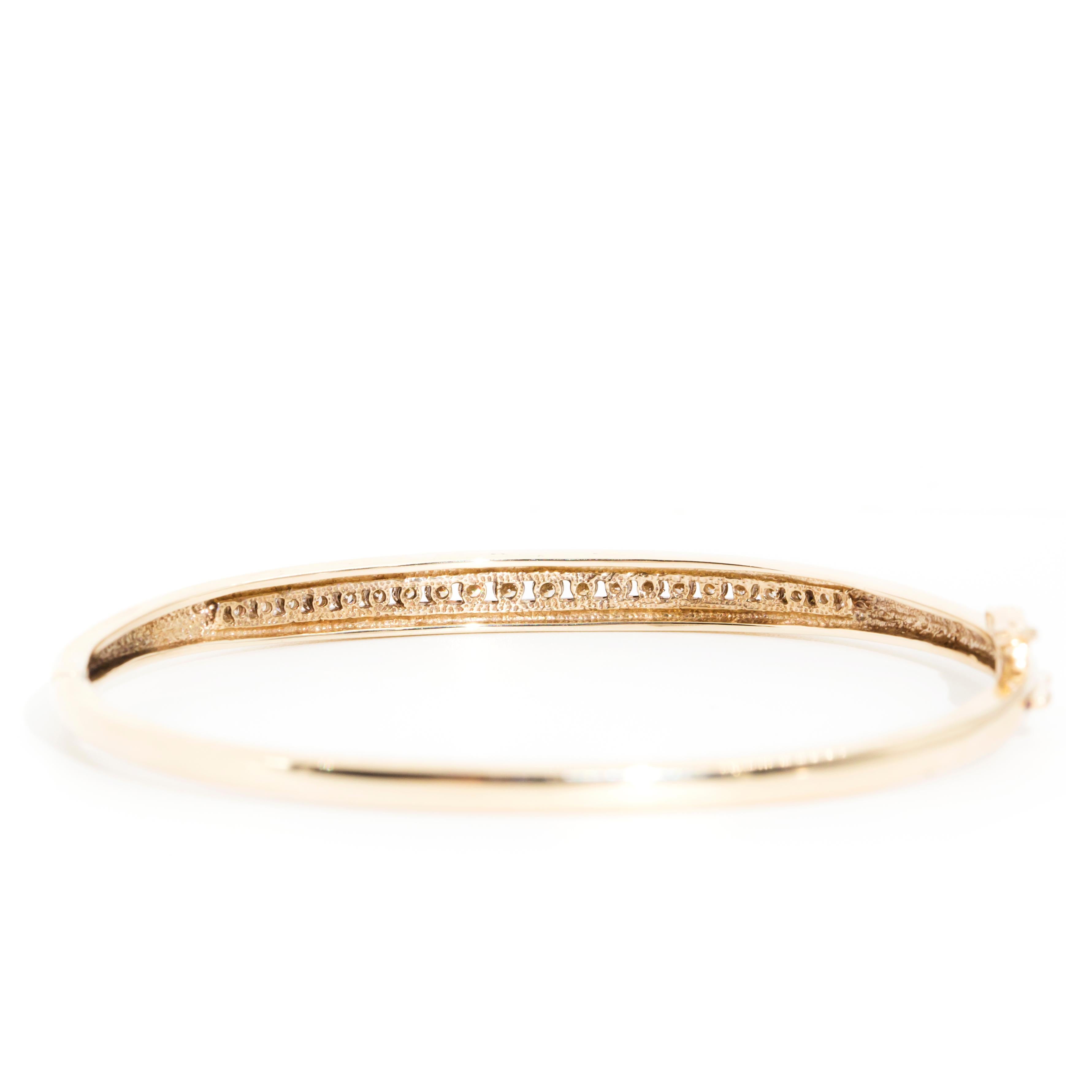Women's Channel Set Round Brilliant Diamond Vintage Hinged Bangle in 9 Carat Yellow Gold