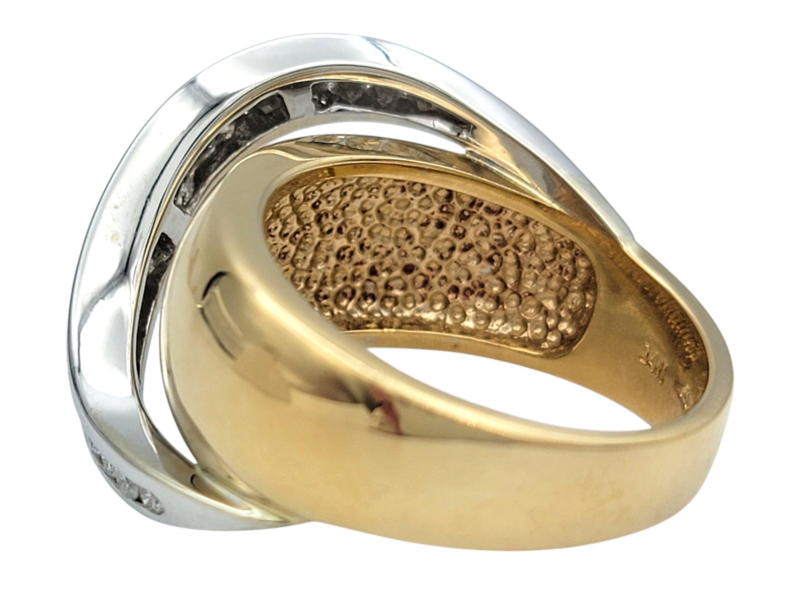 Kanalisierter runder Diamant Crossover breiter Ring in zweifarbigem 14 Karat Gold Damen im Angebot