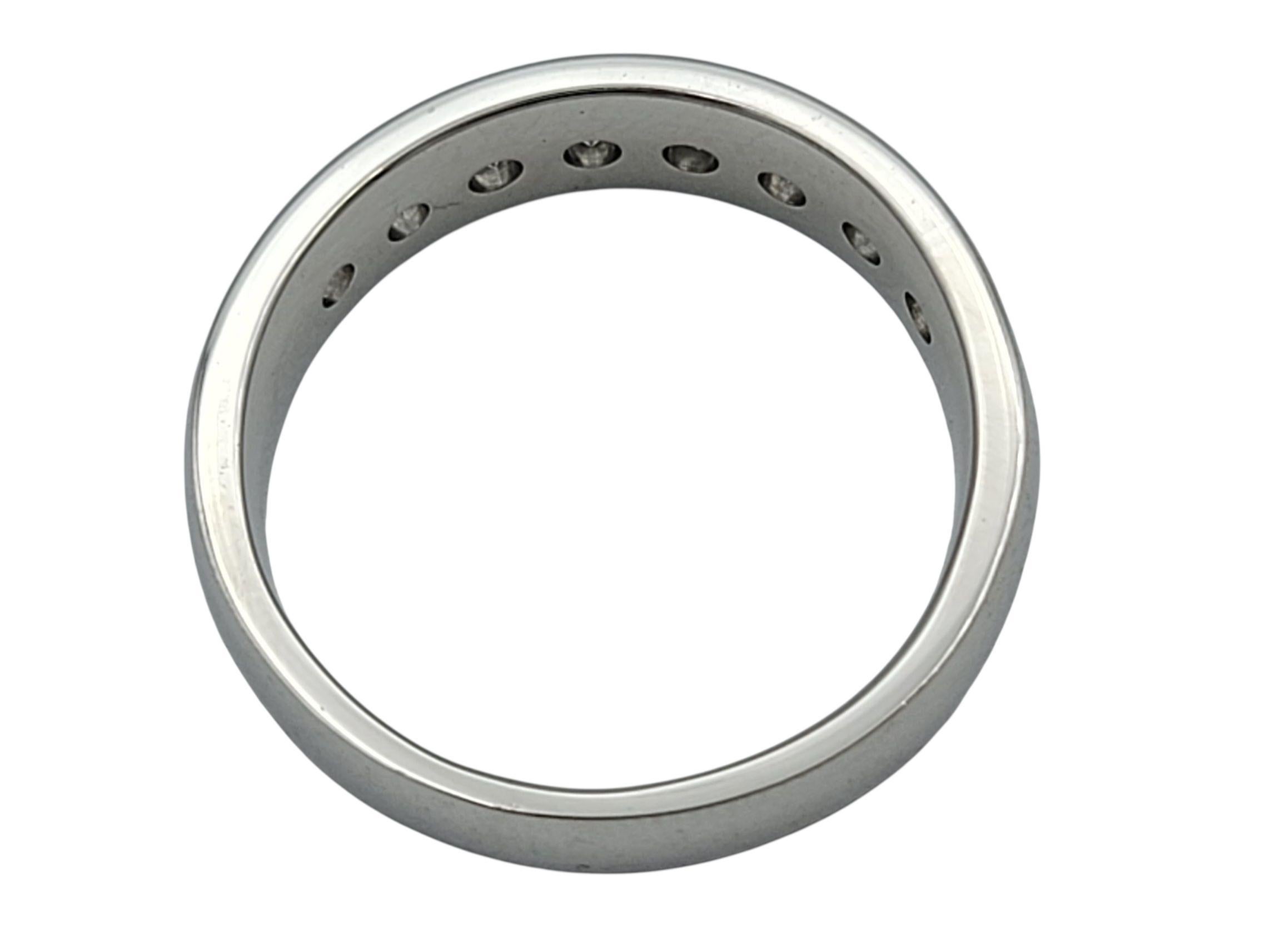 da uomo o donna Channel Set Round Diamond Semi Eternity Band Ring in Platinum in vendita