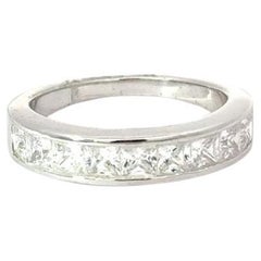 Bague d'éternité pour mère en argent sertie d'un anneau carré cubique en zirconia