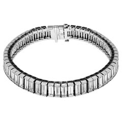 Tennisarmband aus Platin mit Kanalfassung und Baguette-Diamanten