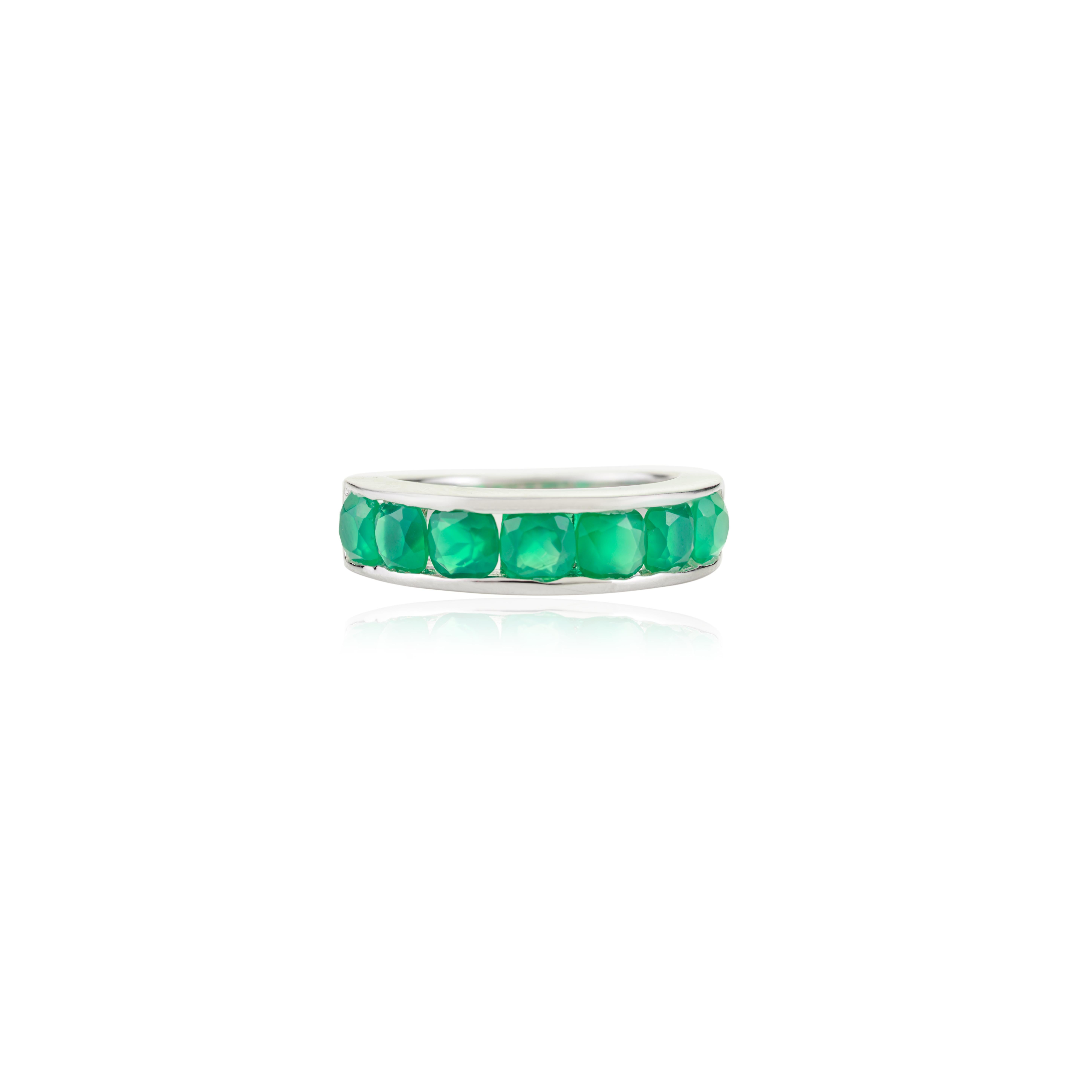 En vente :  Bague demi-éternité en argent 925 avec émeraude ronde de Zambie en serti clos 9