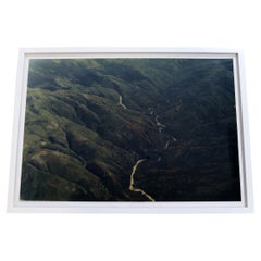 Chantal James - Photographie encadrée représentant une scène de montagne des Haïti, signée