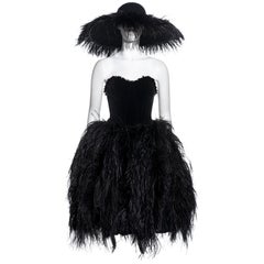 Chantal Thomass Ensemble aus Korsett, Rock und Hut aus schwarzem Straußenleder, H/W 1991