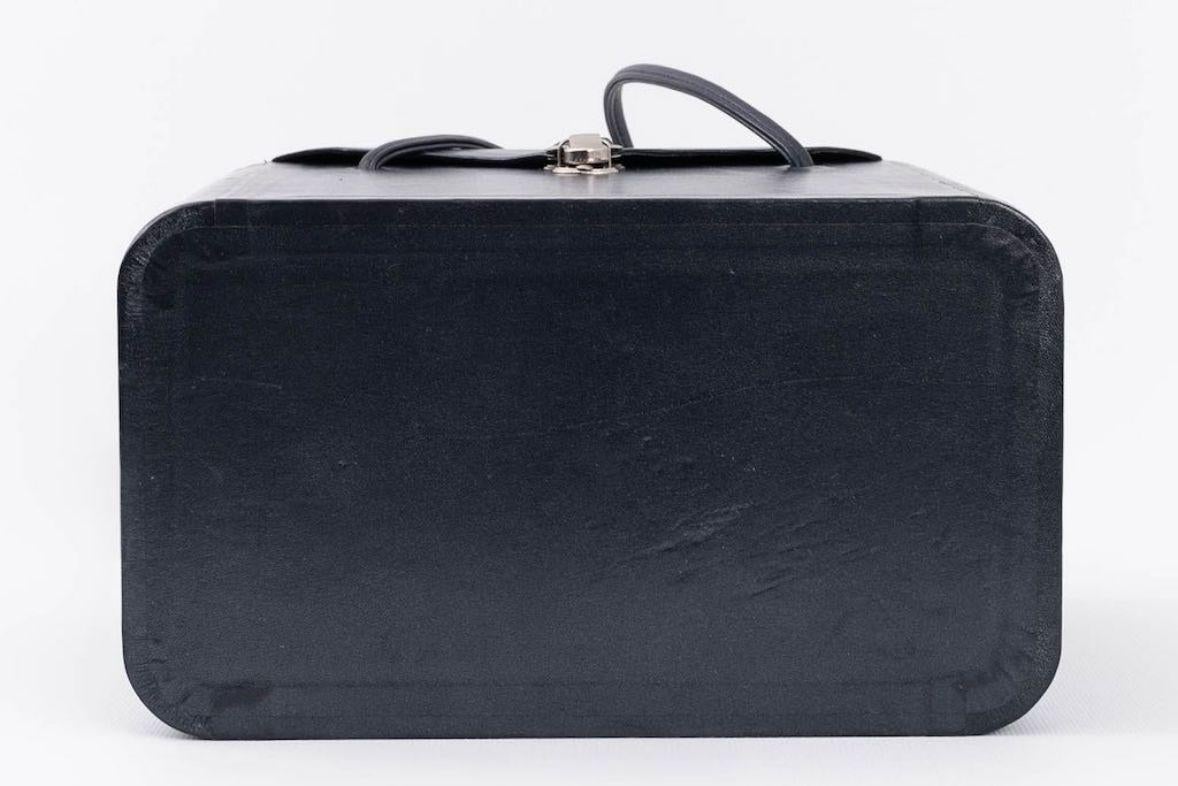 Chantal Thomass - Sac « Box » en cuir bleu, automne 1986 Pour femmes en vente