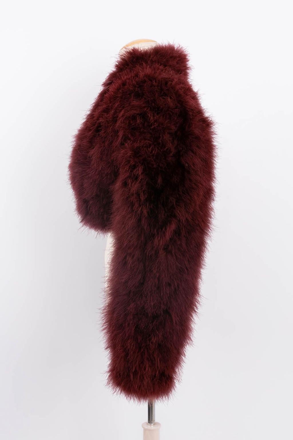 Chantal Thomass - Bolero made of burgundy marabou. 1990 Fall-Winter Collection. Indicated size 40FR.

Additional information:
Condition: Very good condition
Dimensions: Shoulders: 45 cm (17.71