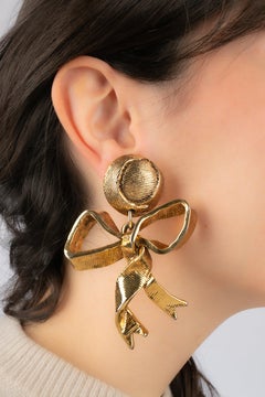 Chantal Thomass Golden Metal Clip-on Bow Earrings