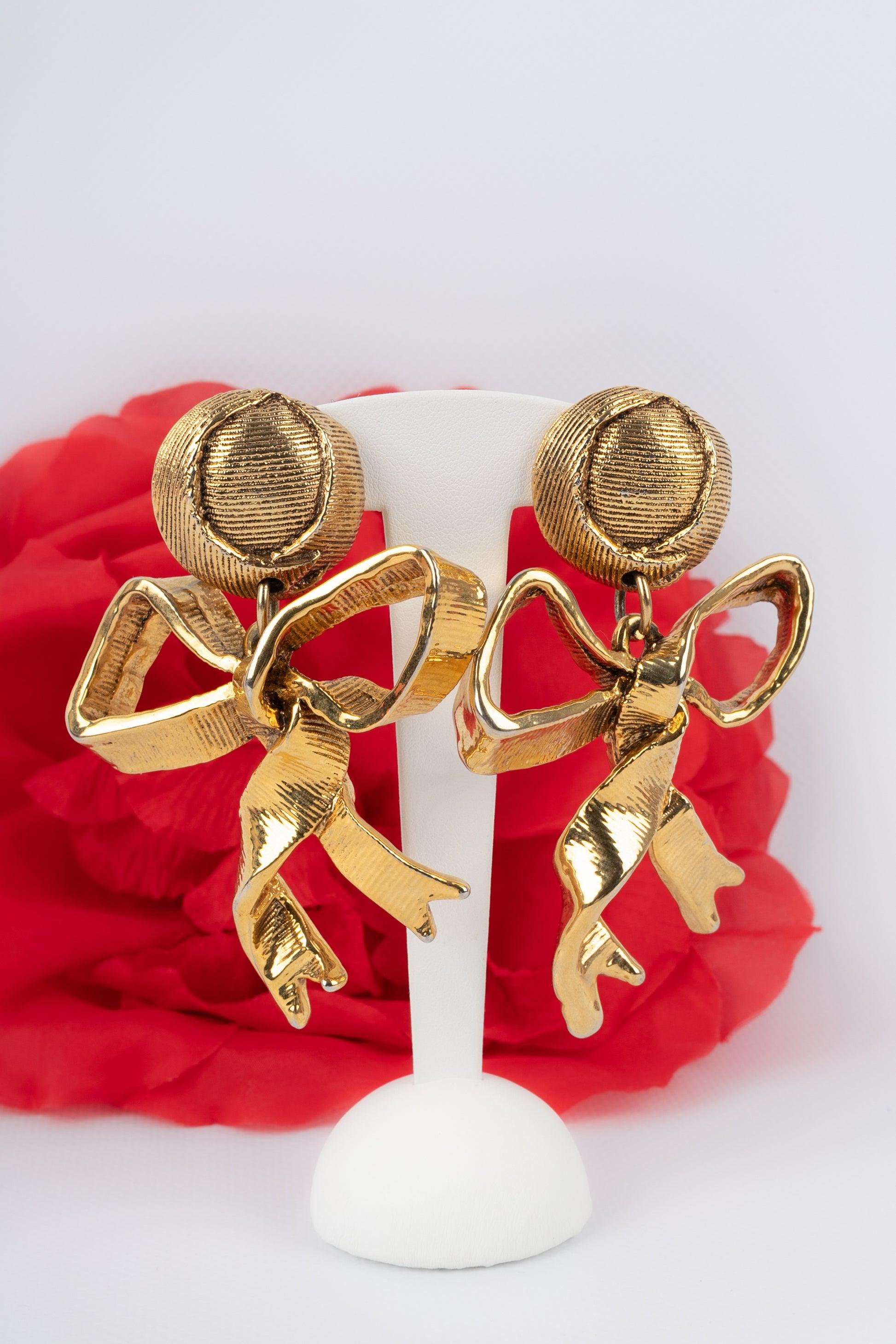 Chantal Thomass Golden Metal Clip-on Bow Earrings For Sale 2